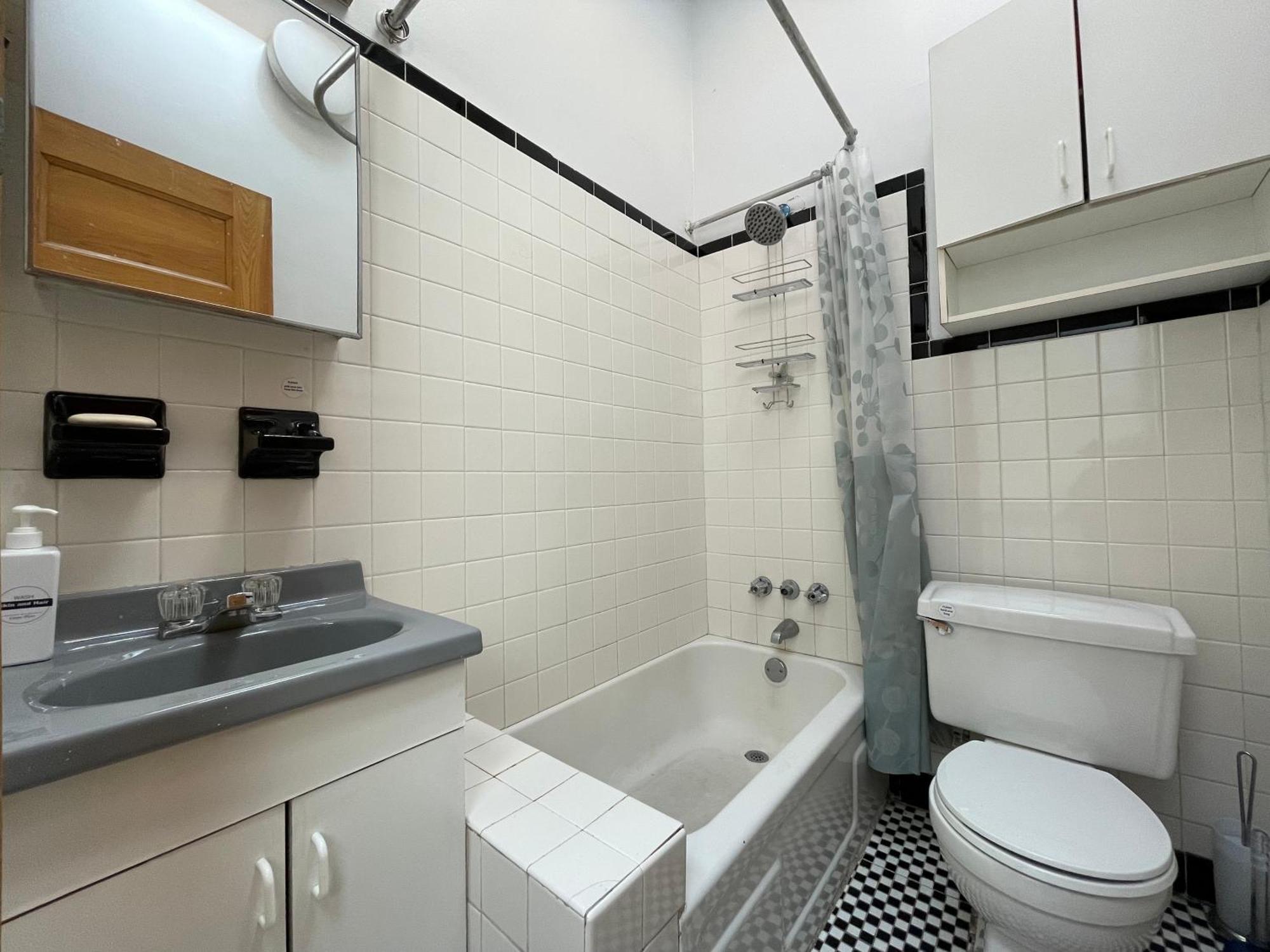 Large In Charming Townhouse Séjour chez l'habitant