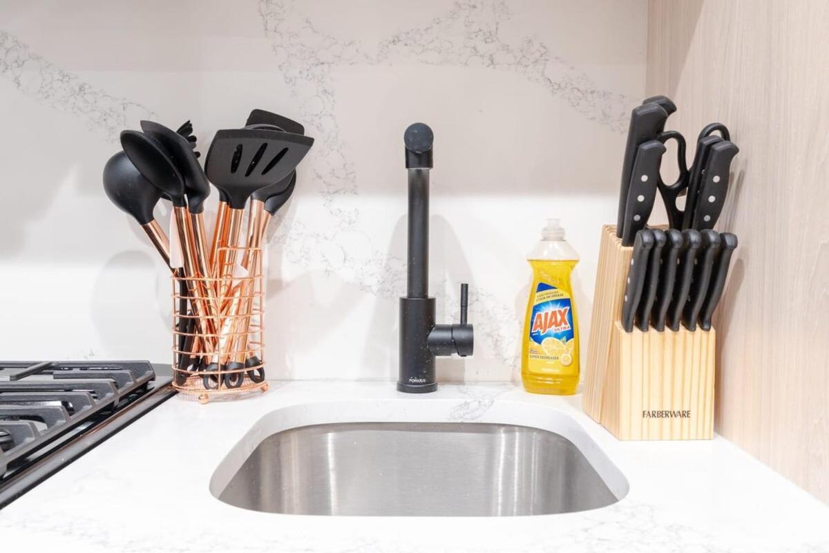 323-1 Specious 2br Williamsburg Apartment