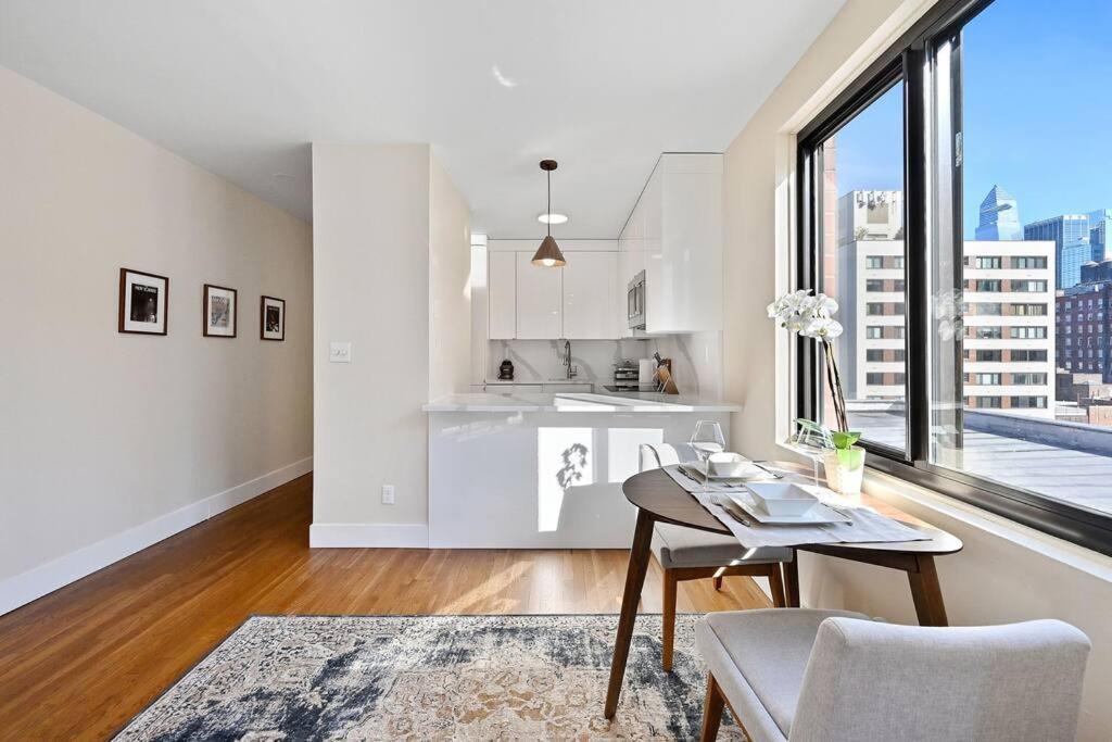 Apartment Modern One Bedroom With Private Balcony New York