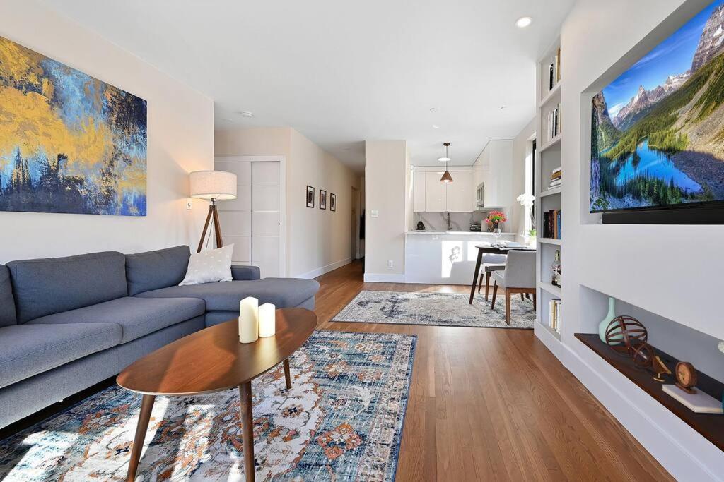 Apartment Modern One Bedroom With Private Balcony