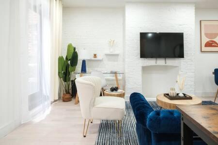 3br 2baths With Private Outdoors