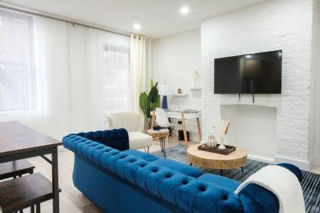 3br 2baths With Private Outdoors *