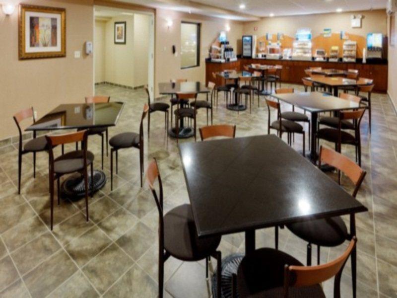 Hotel Country & By Radisson, Staten Island 3*
