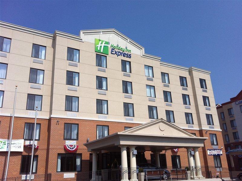 Country & By Radisson, Staten Island Hotel