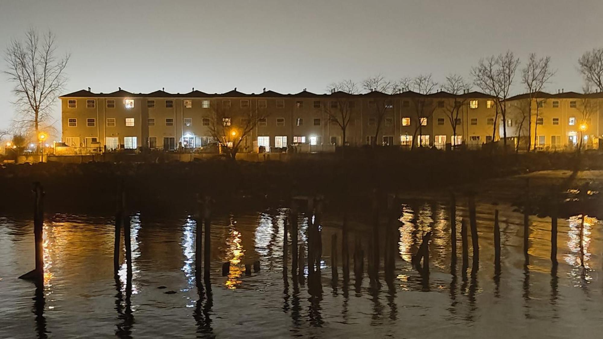 Hotel Waterfront Gem Duplex 3 Bedroom 2floor In Whitestone Bronx Free Parking *