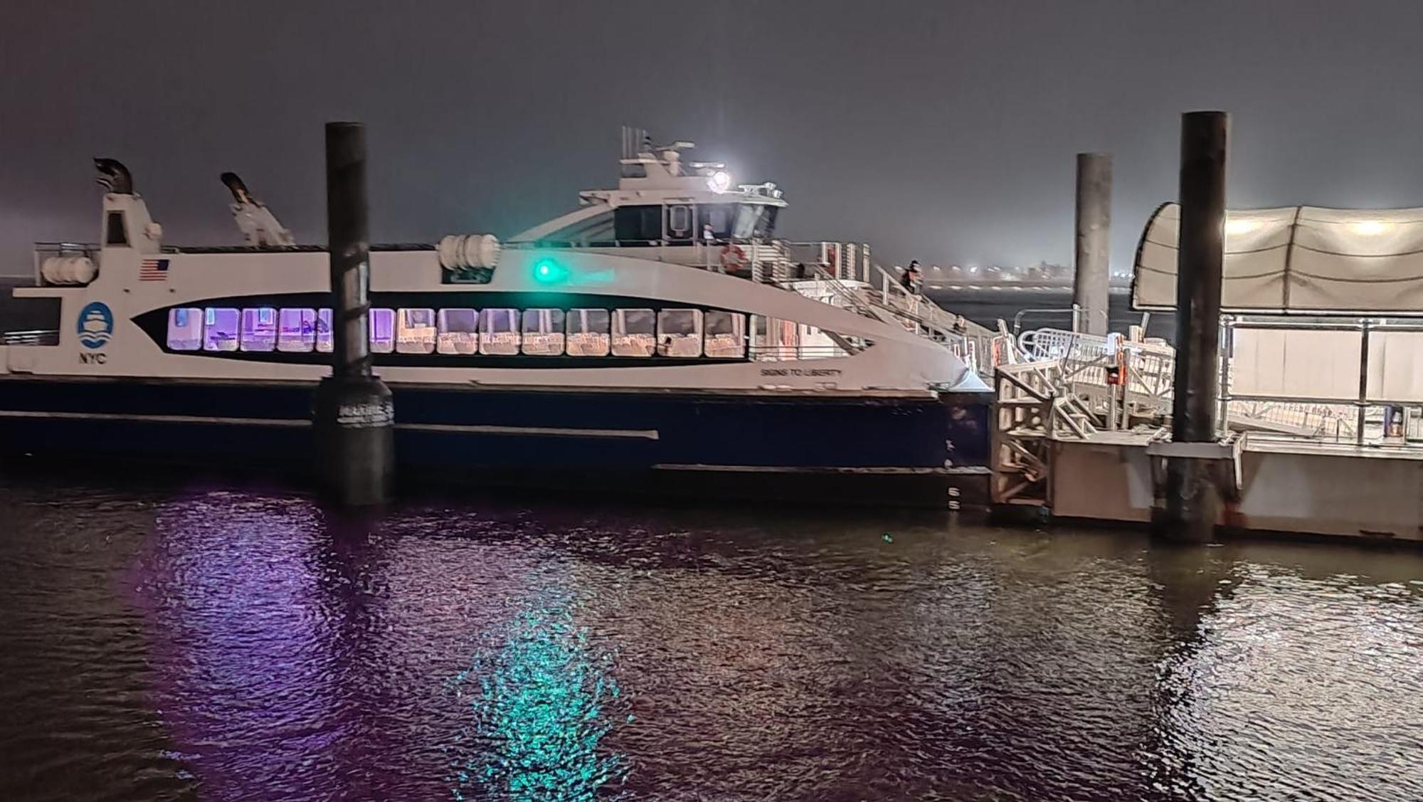 Waterfront Gem Duplex 3 Bedroom 2floor In Whitestone Bronx Free Parking