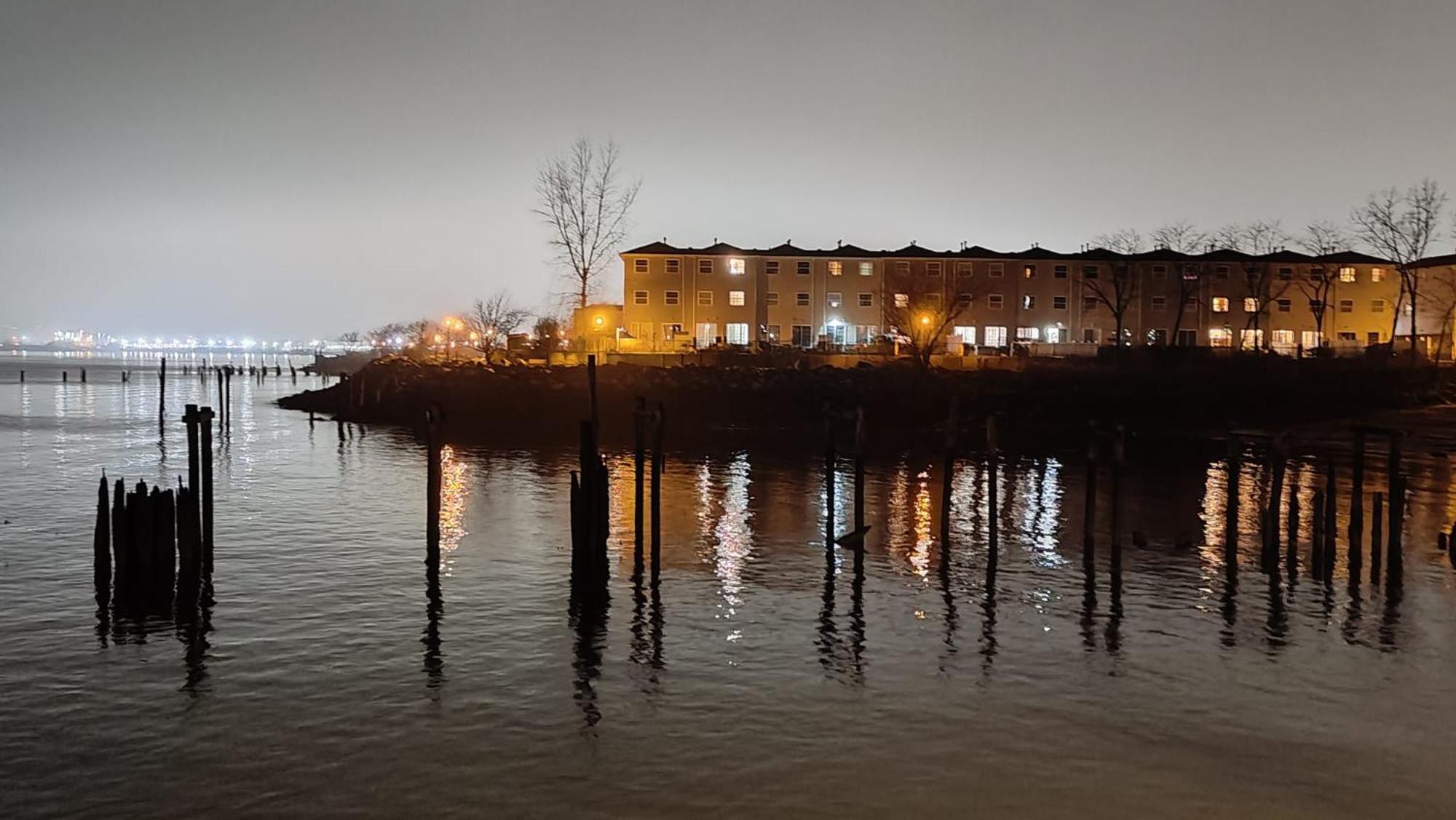 Waterfront Gem Duplex 3 Bedroom 2floor In Whitestone Bronx Free Parking Hotel