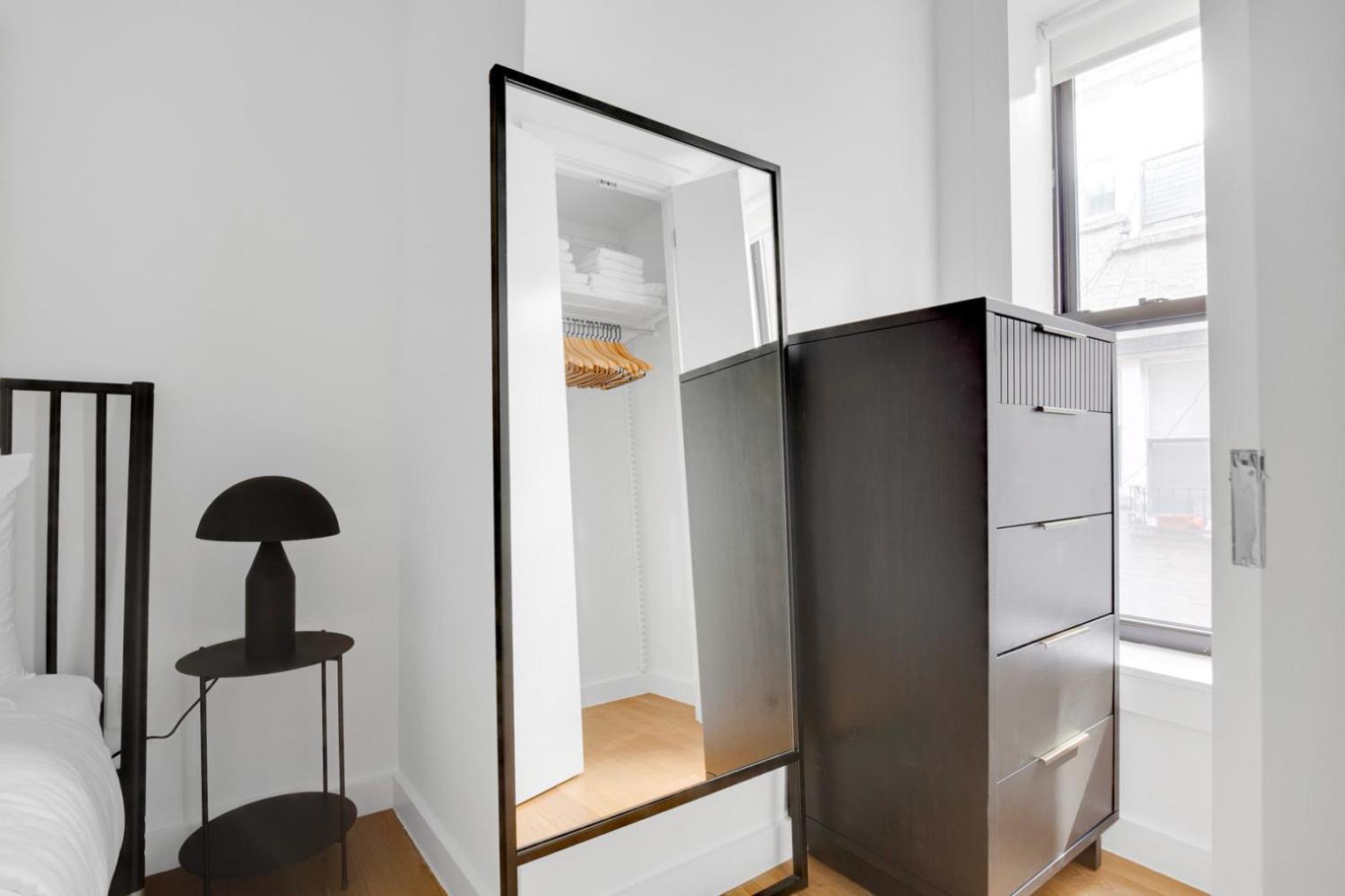 Little Italy 1br W Wd Nr Soho Nyc-756 *