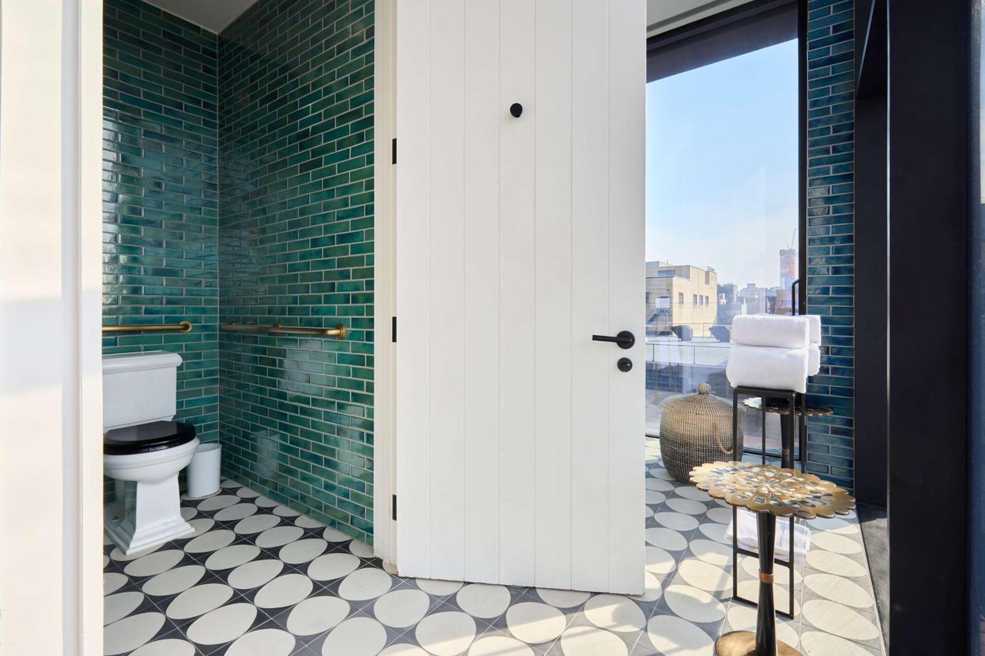 Arlo Williamsburg 5*