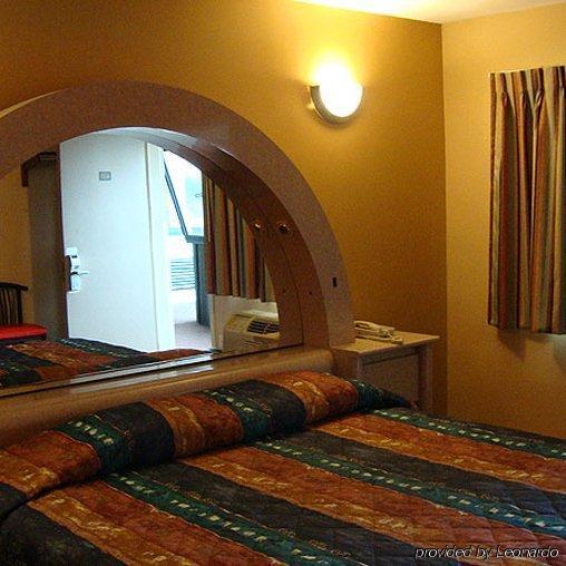 Hotel Oasis In Brooklyn