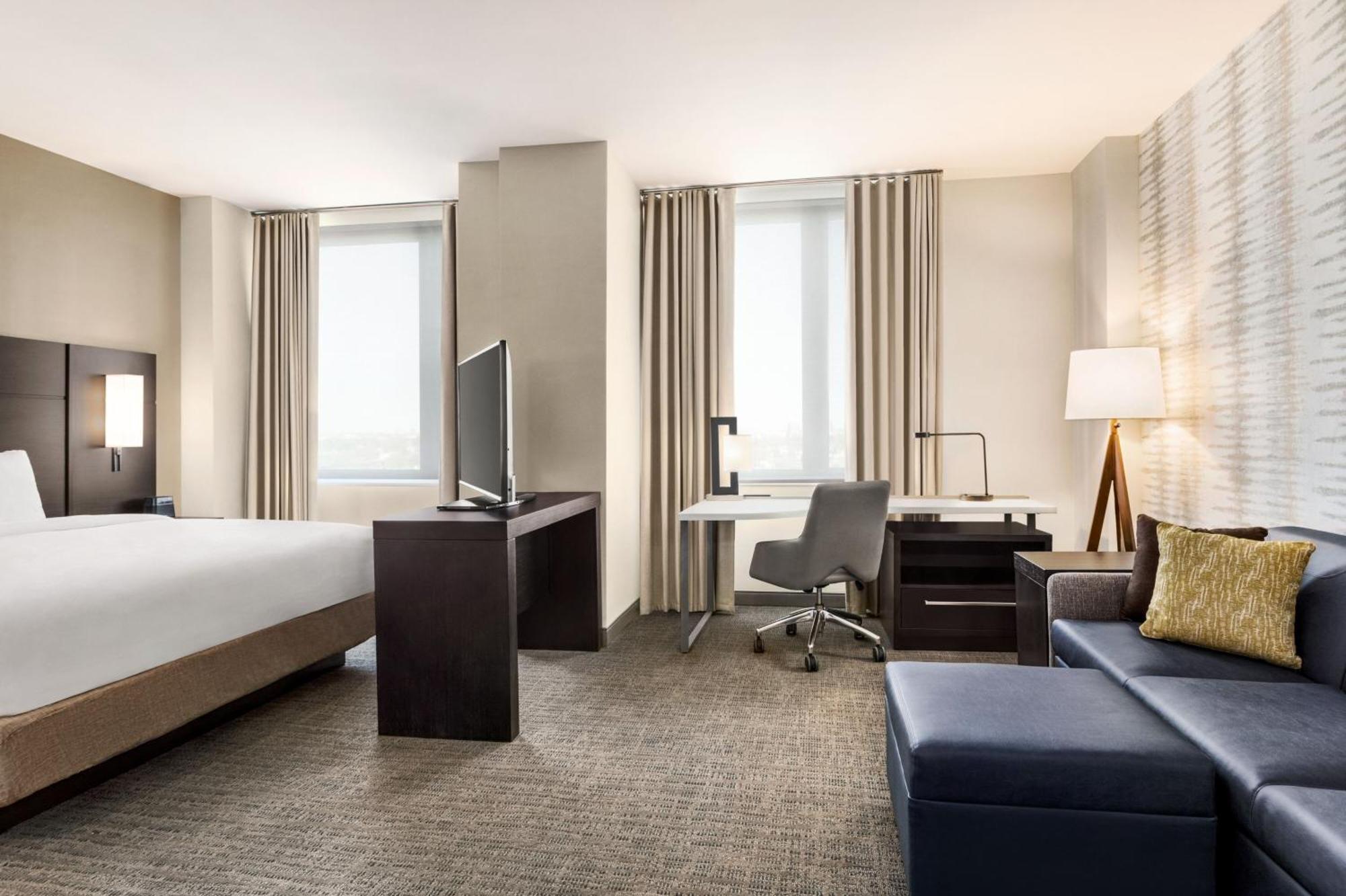 Hotel By Marriott Jfk Airport 3*