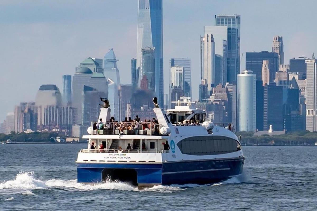 Waterfront Gem Duplex 3 Bedroom 2floor In Whitestone Bronx Free Parking * New York