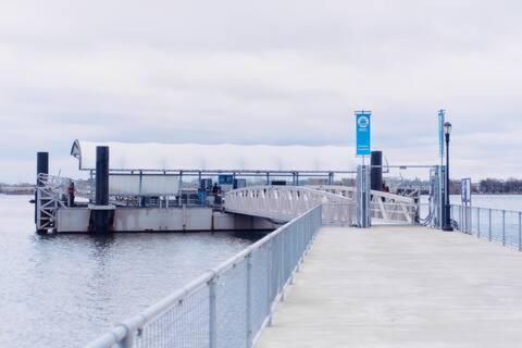 Waterfront Gem Duplex 3 Bedroom 2floor In Whitestone Bronx Free Parking Hotel