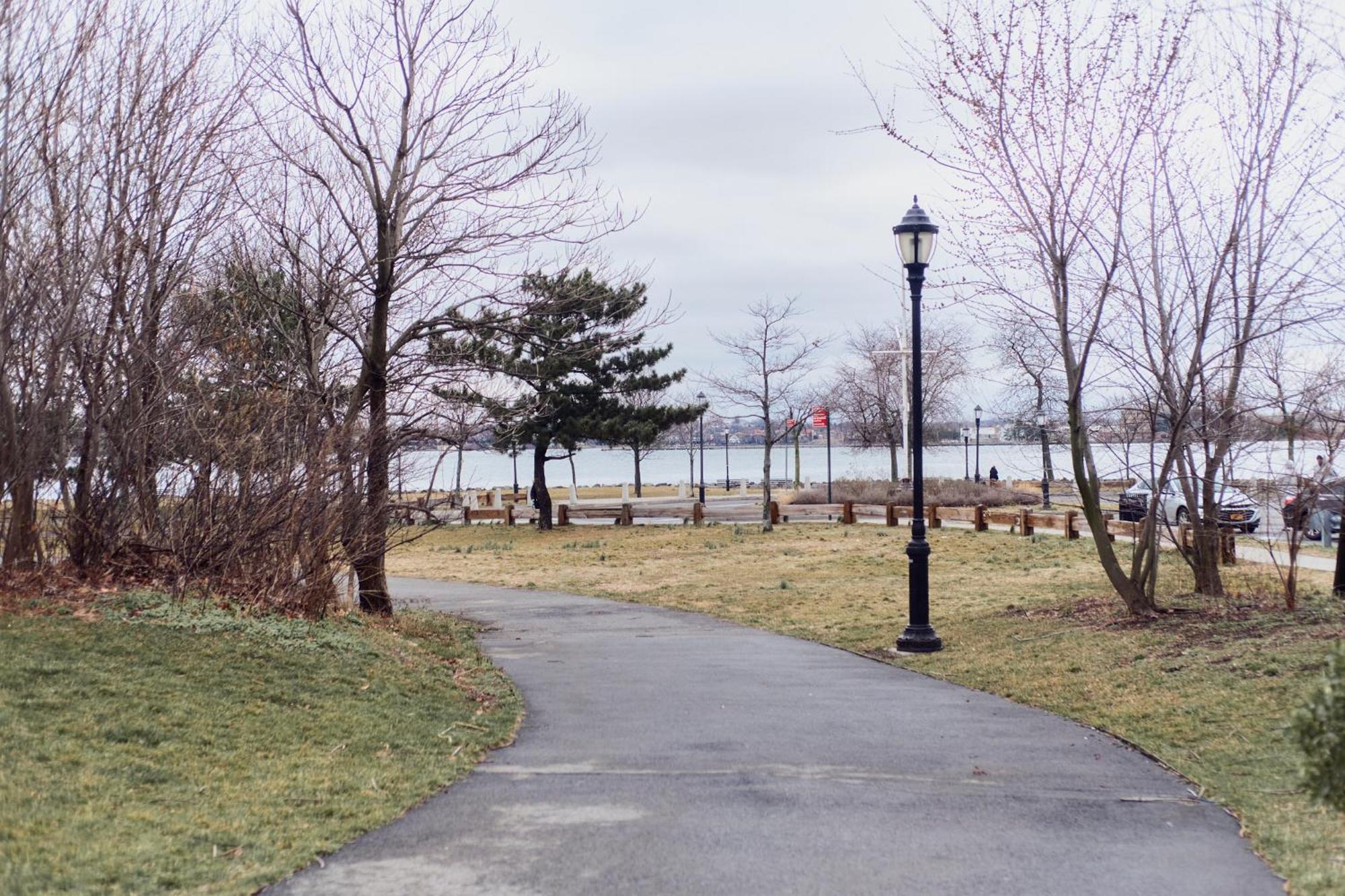 Waterfront Gem Duplex 3 Bedroom 2floor In Whitestone Bronx Free Parking New York