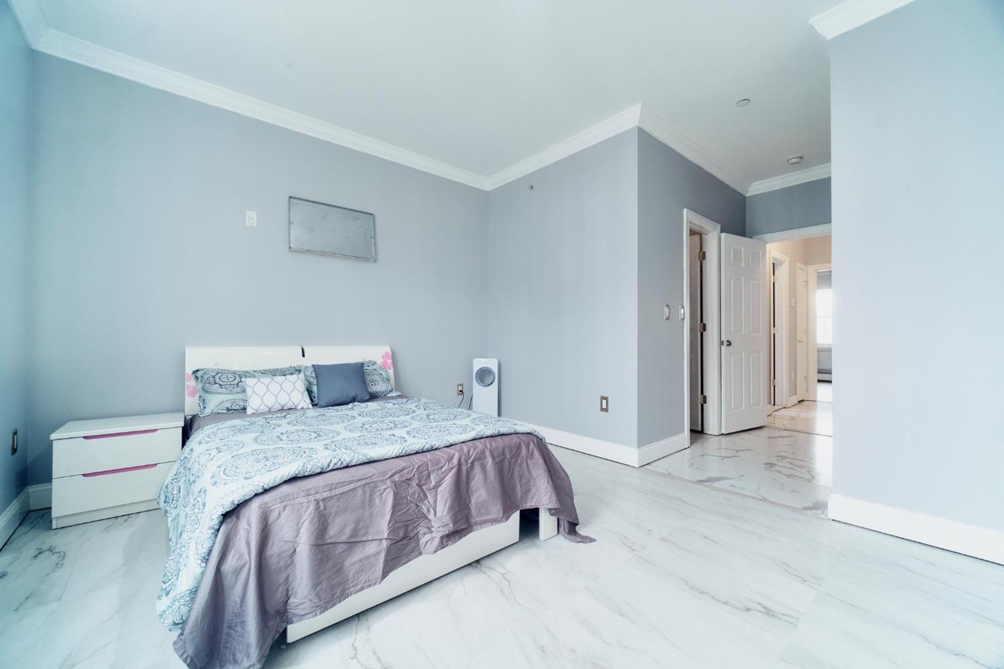 Waterfront Gem Duplex 3 Bedroom 2floor In Whitestone Bronx Free Parking *