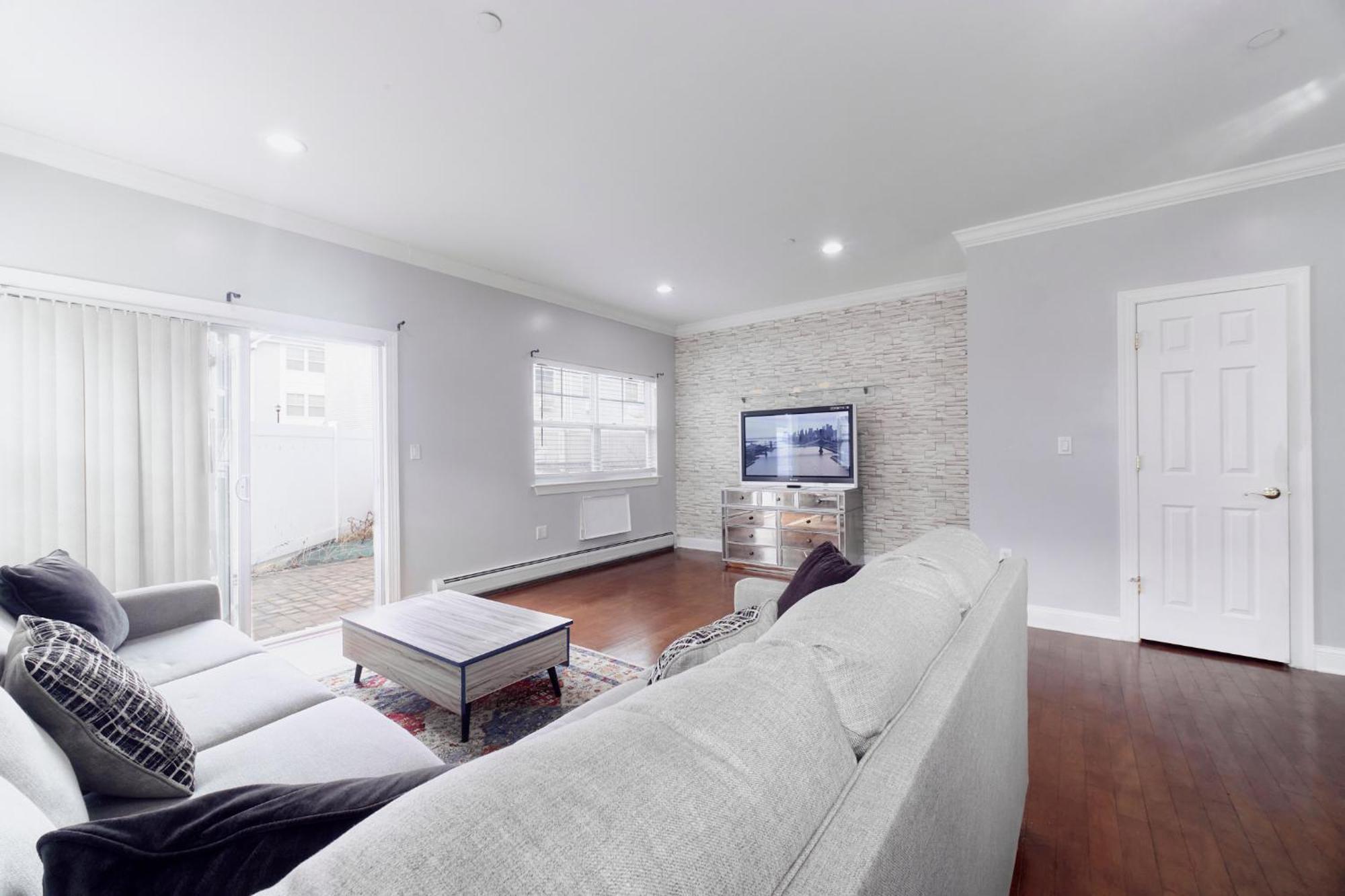 Hotel Waterfront Gem Duplex 3 Bedroom 2floor In Whitestone Bronx Free Parking