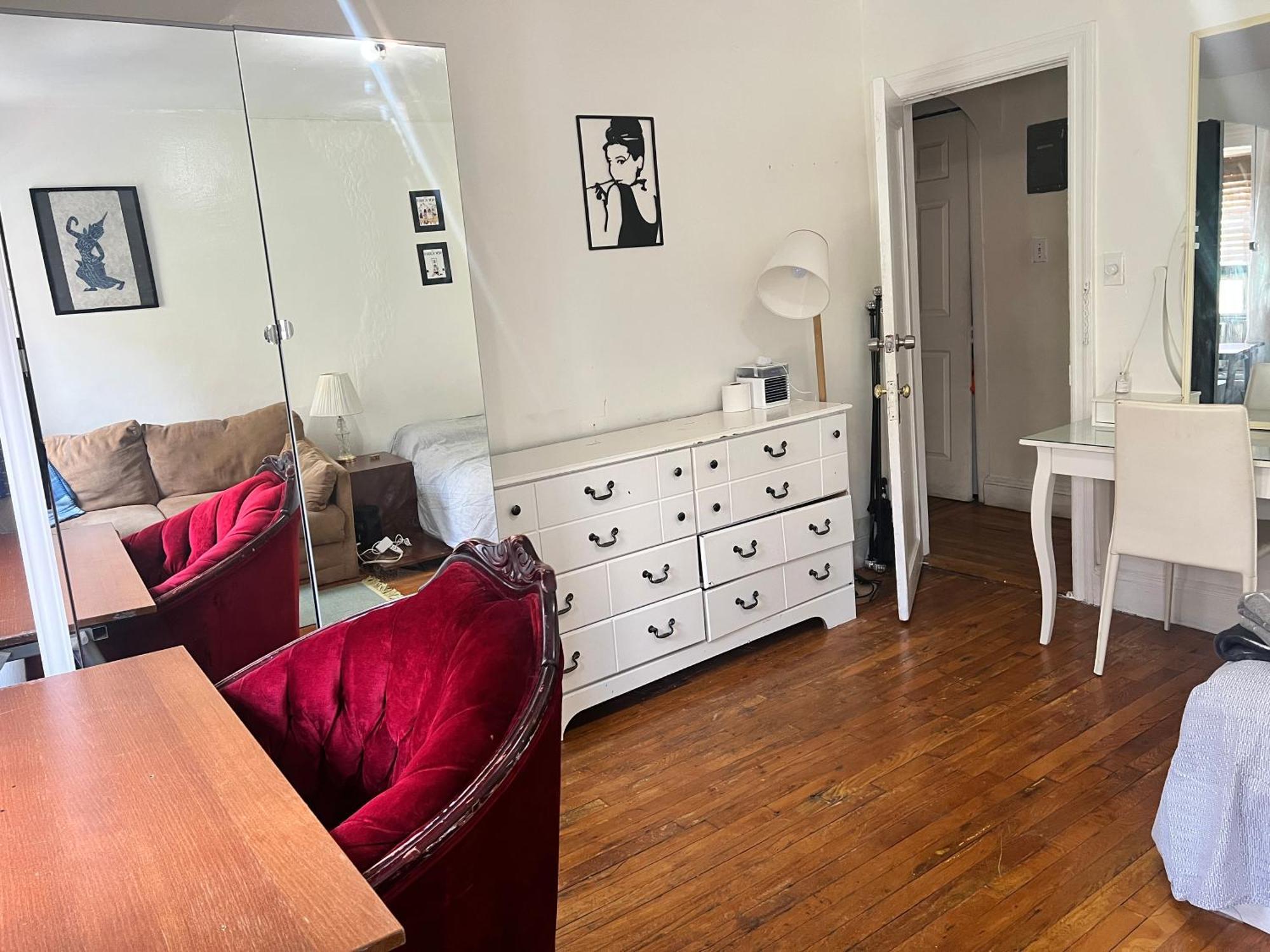Prime Location- Central Manhattan Apartment New York