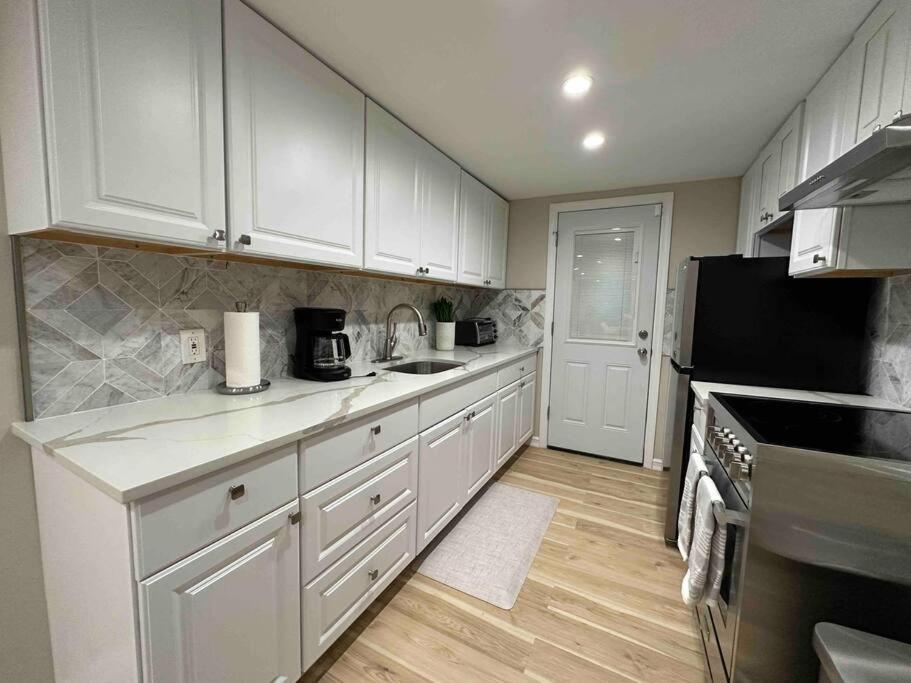 Spacious 3br Detach House W/parking In Quiet Area Hébergement de vacances *