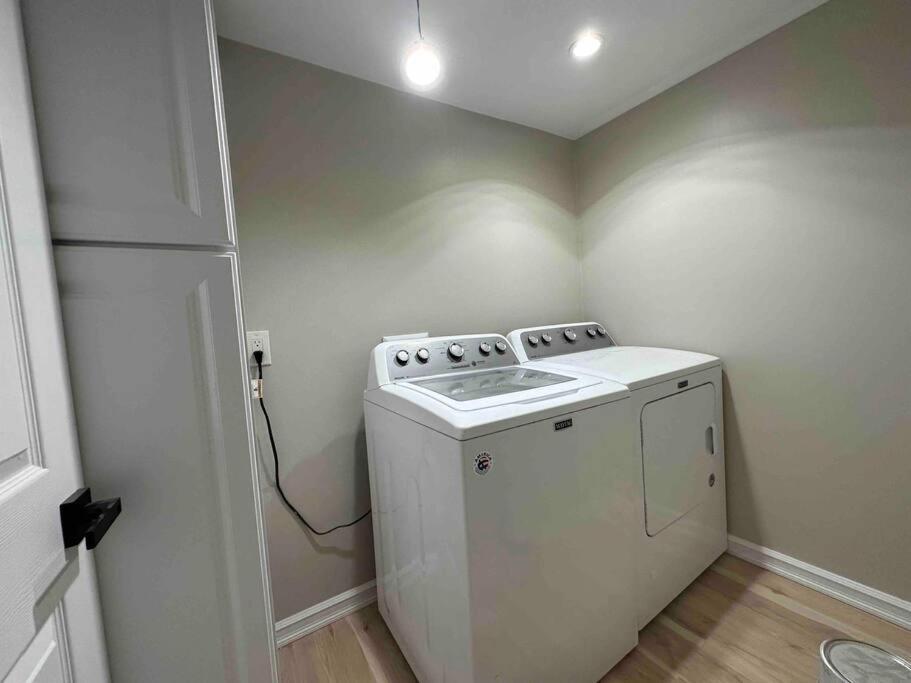 Spacious 3br Detach House W/parking In Quiet Area Hébergement de vacances