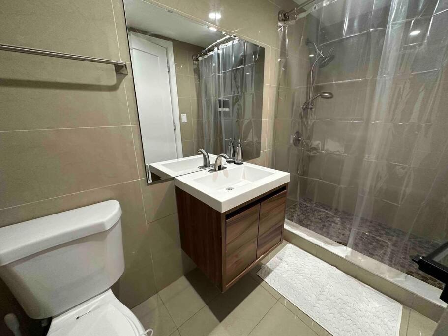 Spacious 3br Detach House W/parking In Quiet Area Hébergement de vacances