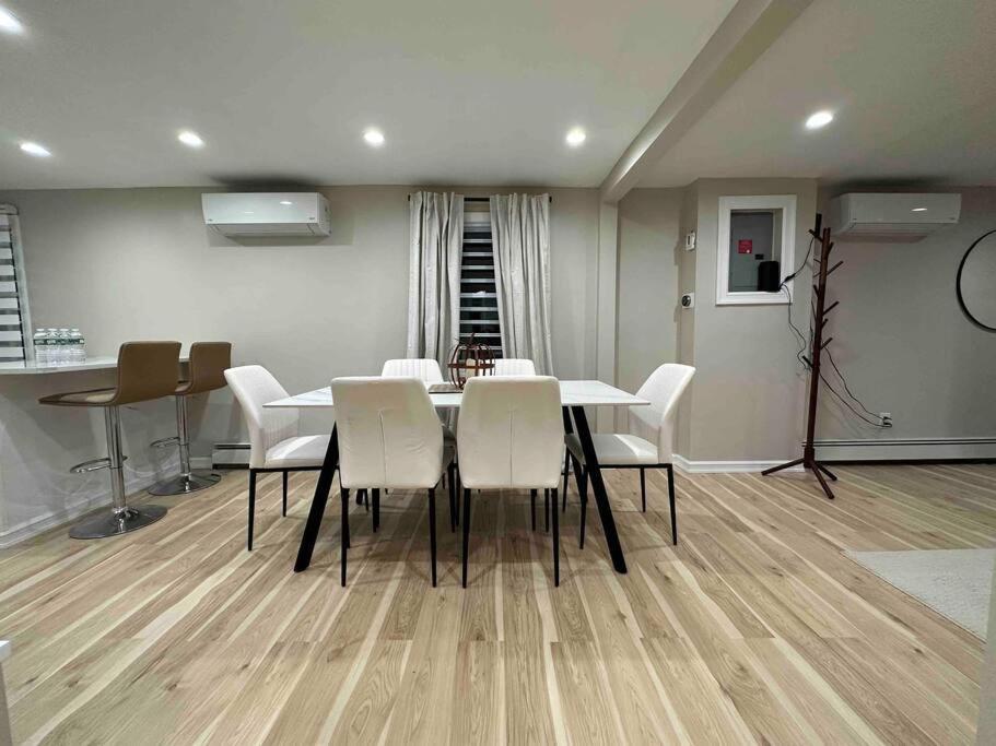 Spacious 3br Detach House W/parking In Quiet Area Hébergement de vacances *