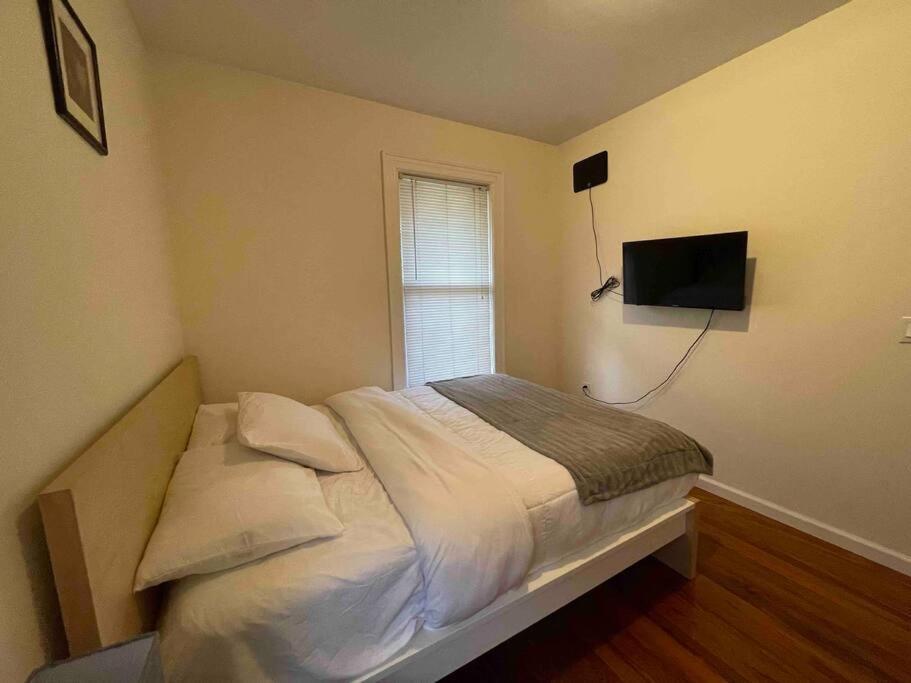 Entire Beautiful 1br For You! R Apartment