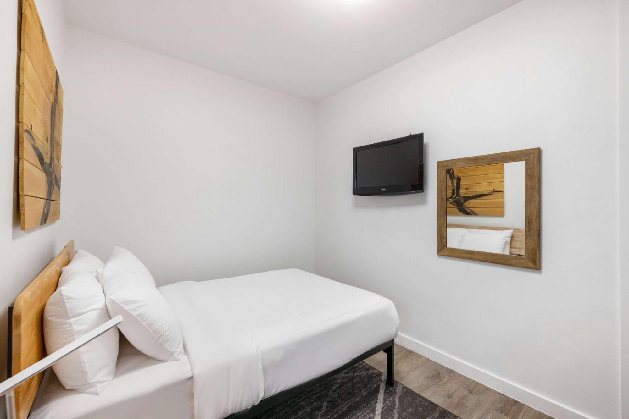 27 By Luxurban Hotel