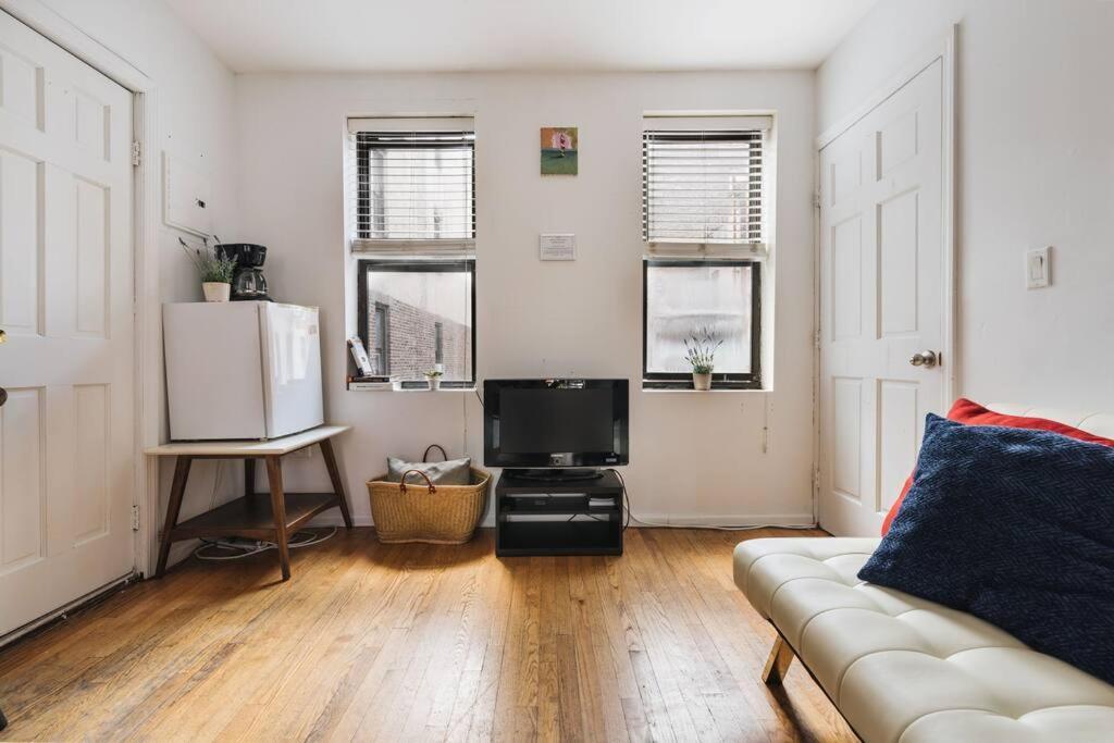 East Village Townhouse Apartment *