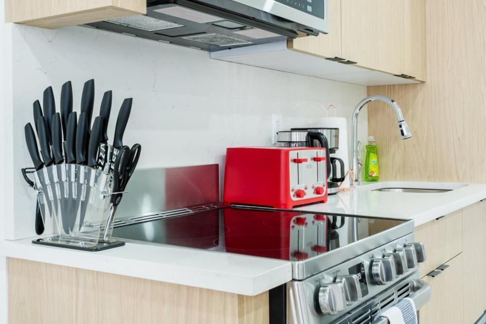 Apartment Prime East Village Newly Reno 3br 2 Baths Wd In Unit *
