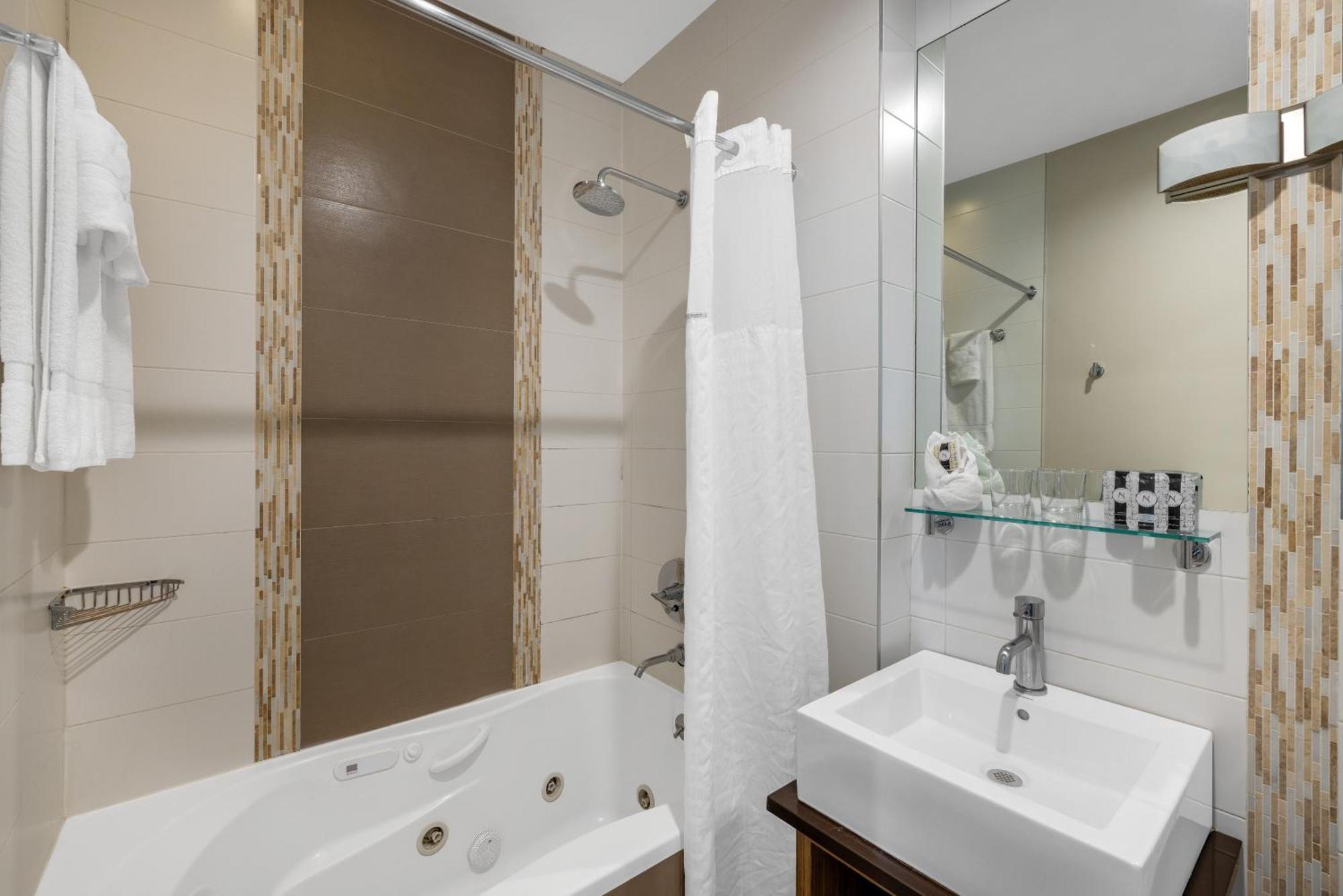 Aura Brooklyn Hotel 4*