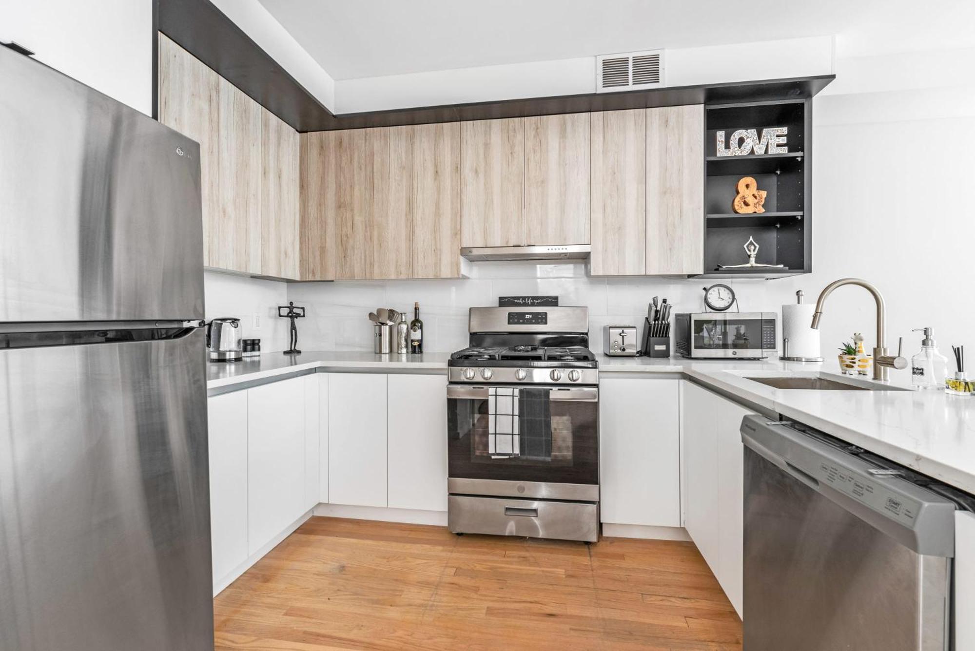 3br Penthouse With Massive Private Rooftop Appartement *