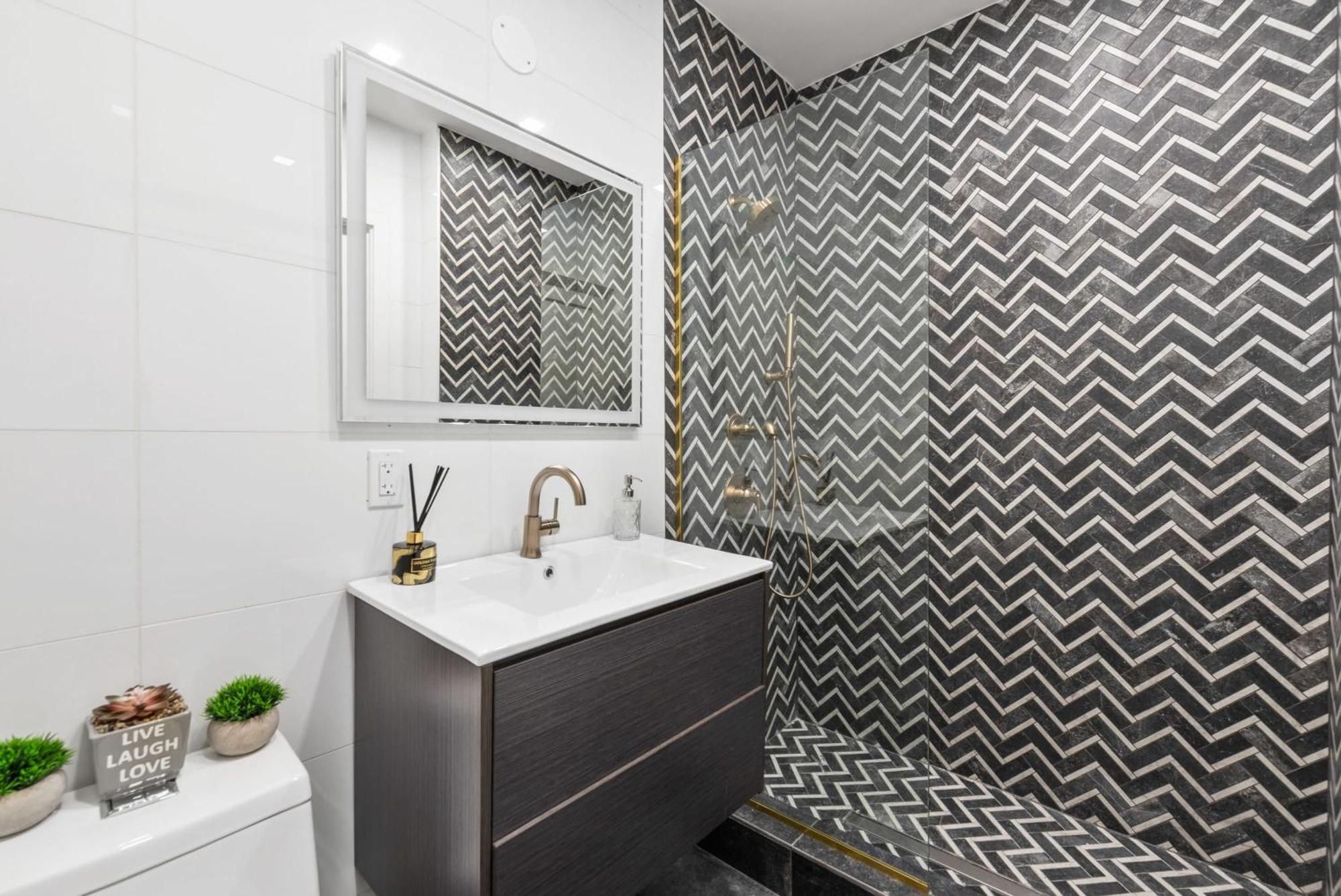 Notch 2br Minutes From Park * New York
