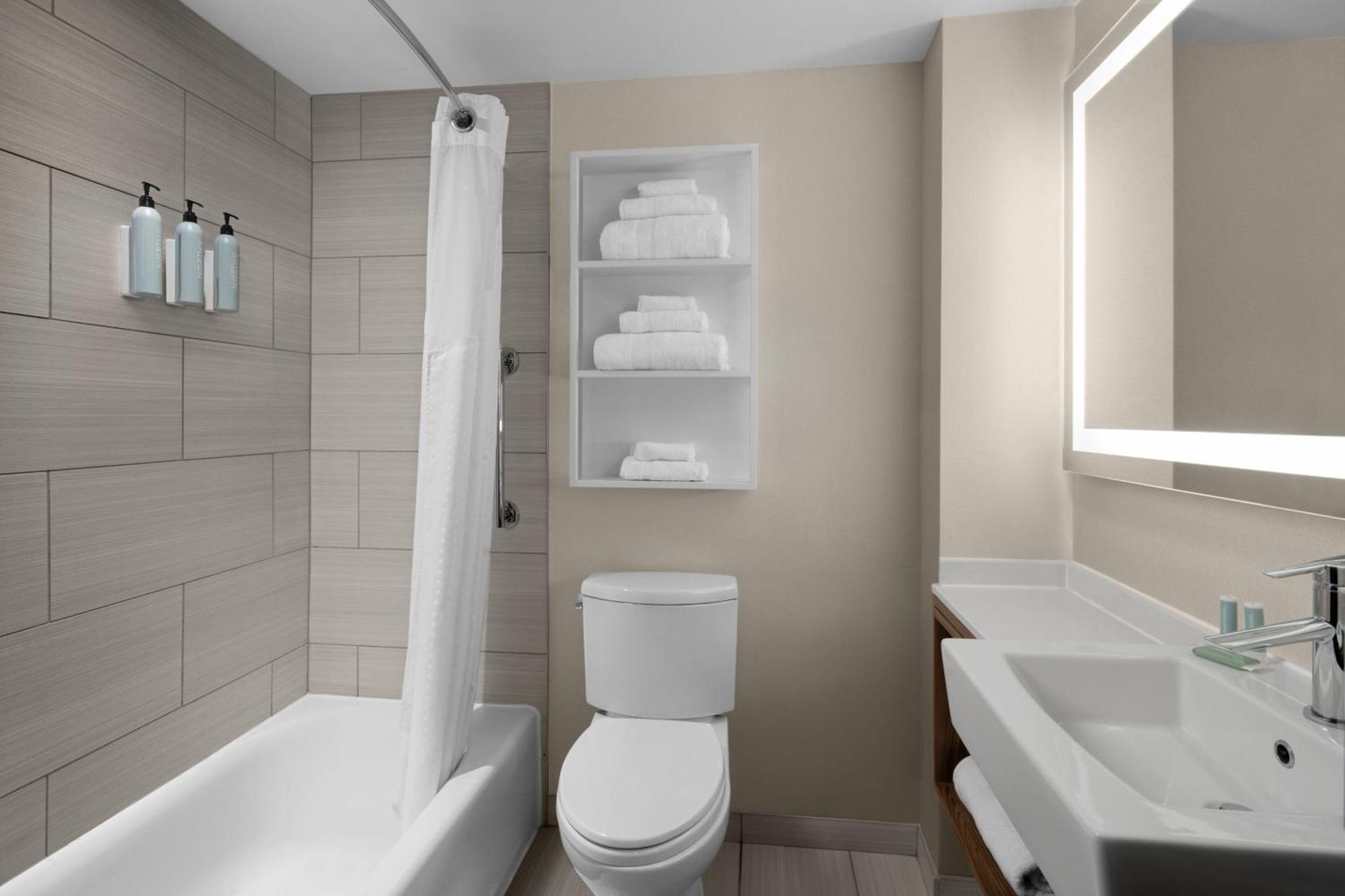 Courtyard By Marriott World Trade Center Area Hotel 3*