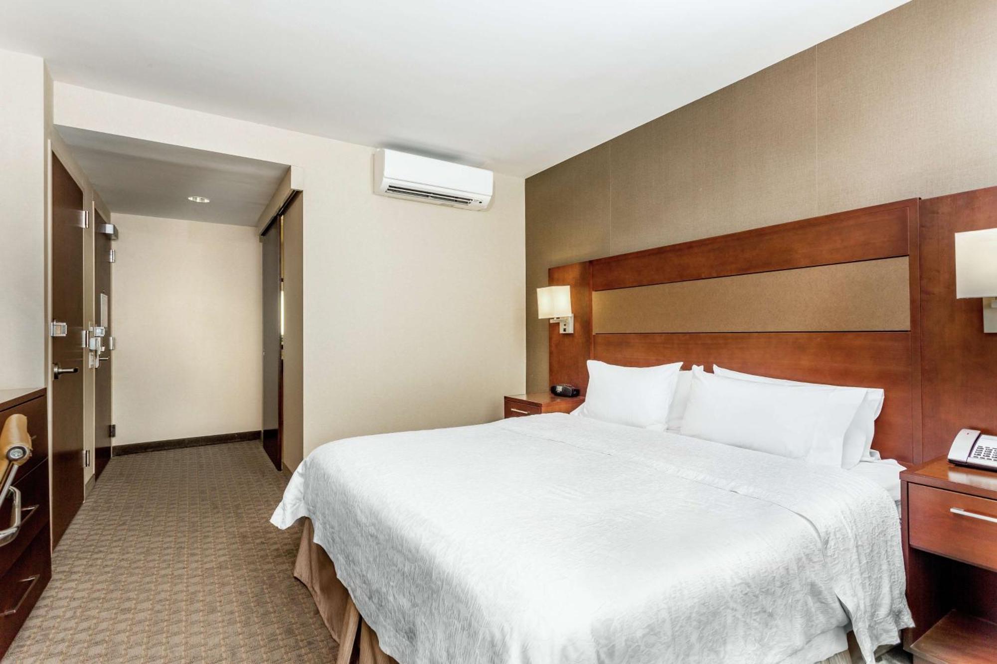 Hampton Manhattan Grand Hotel 3*