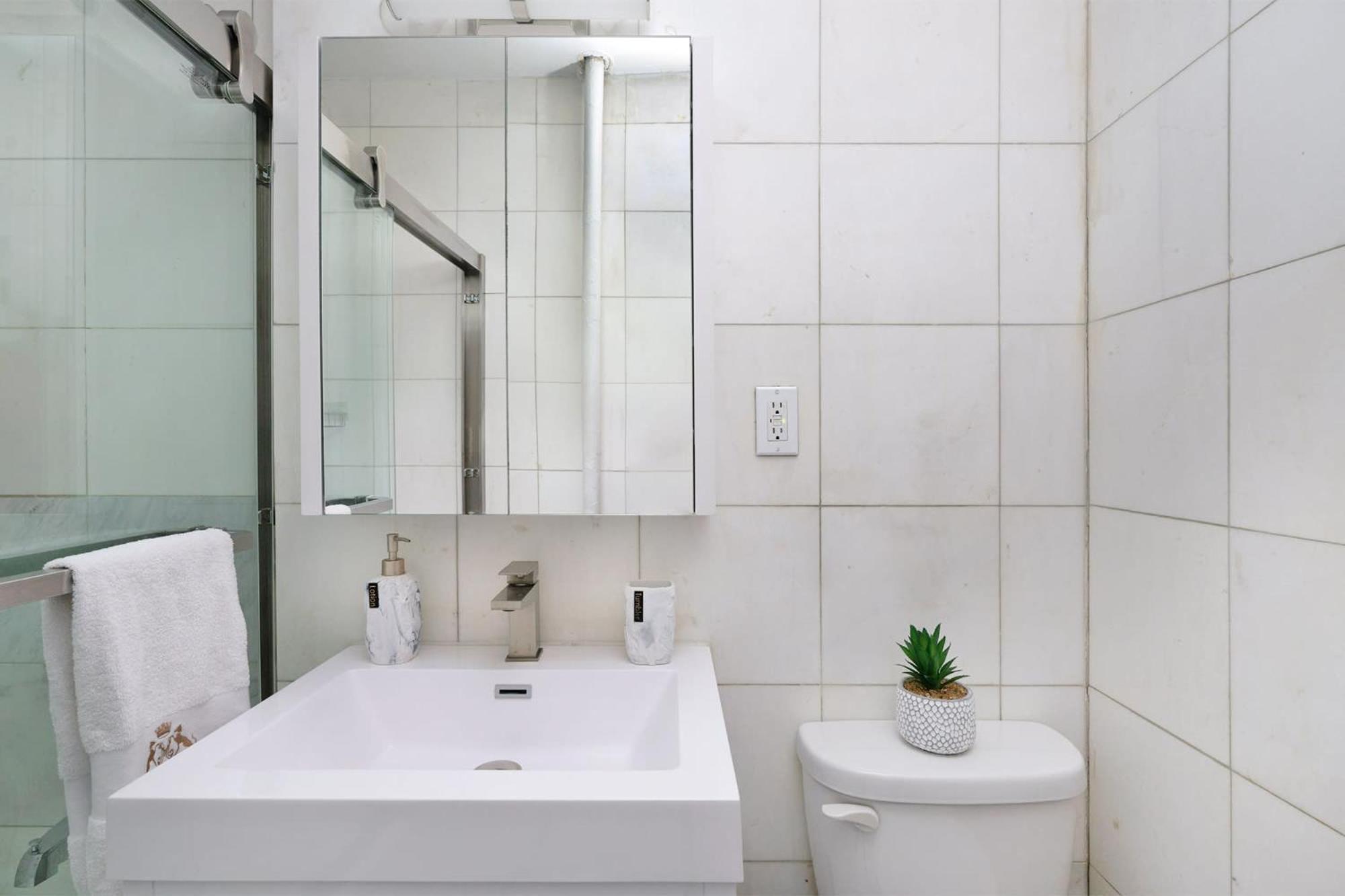 444-3e Contemporary 1br In Hell's Kitchen Appartement