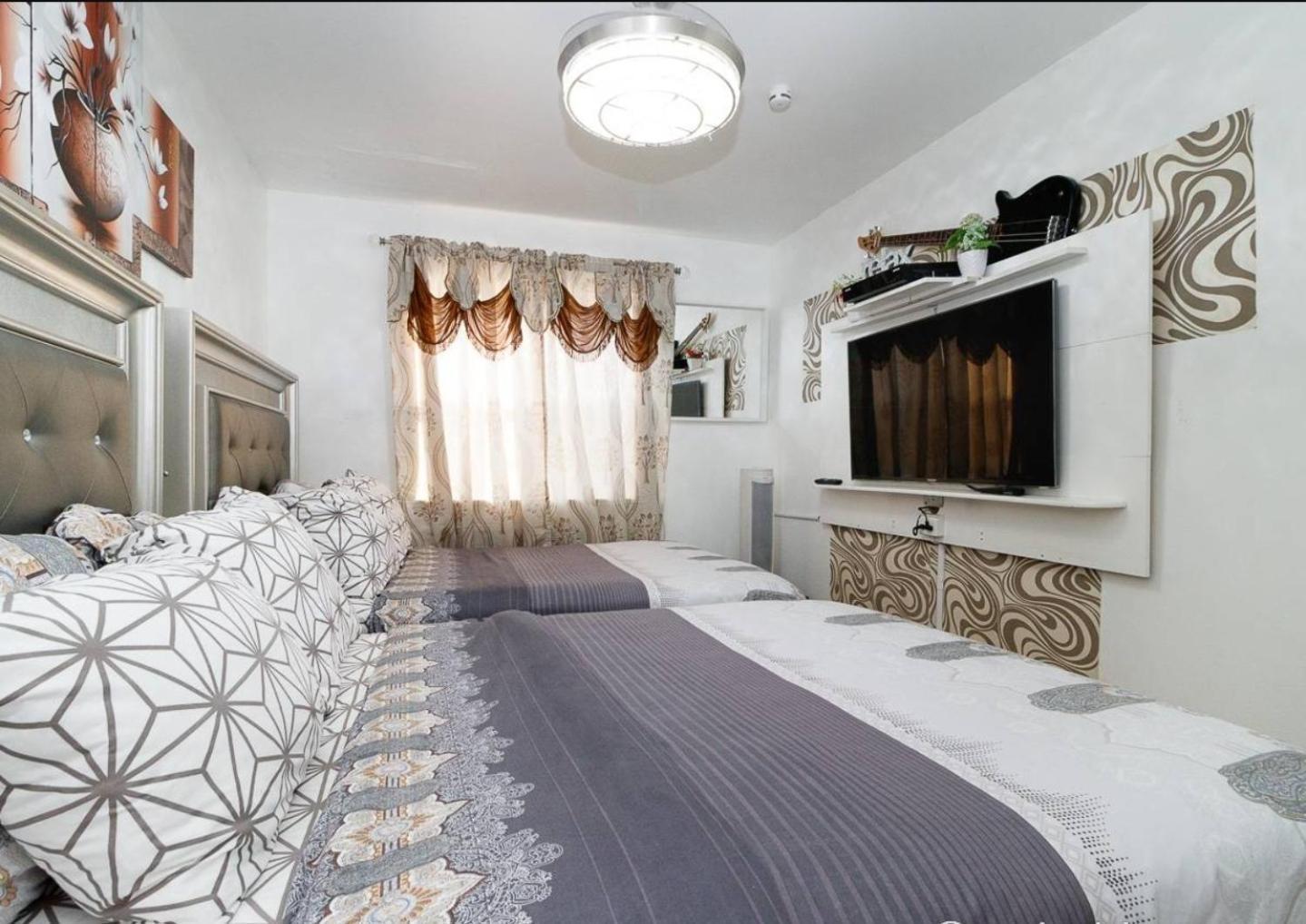 Modern Comfort In Brooklyn Apartment *