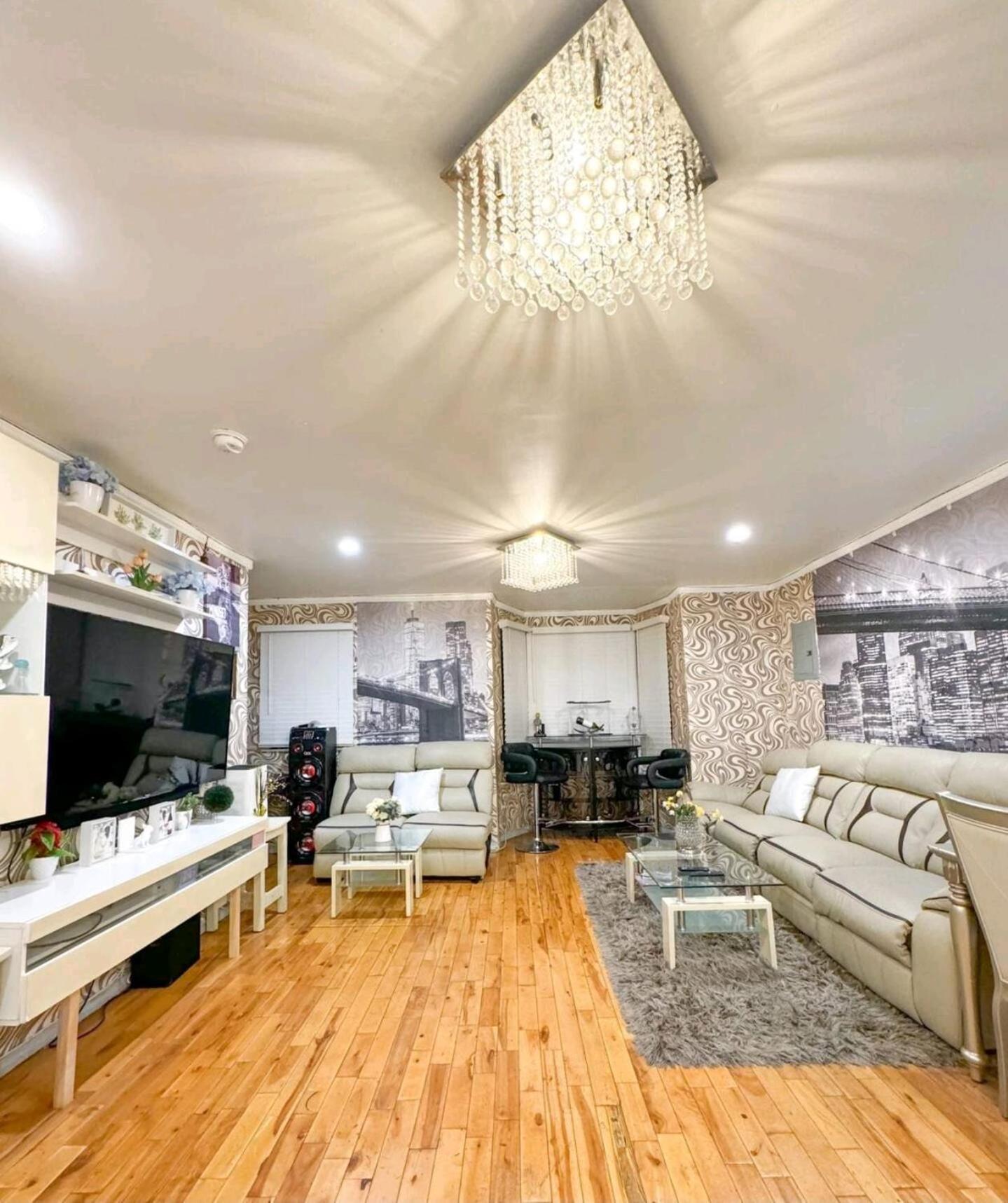 Modern Comfort In Brooklyn Apartment