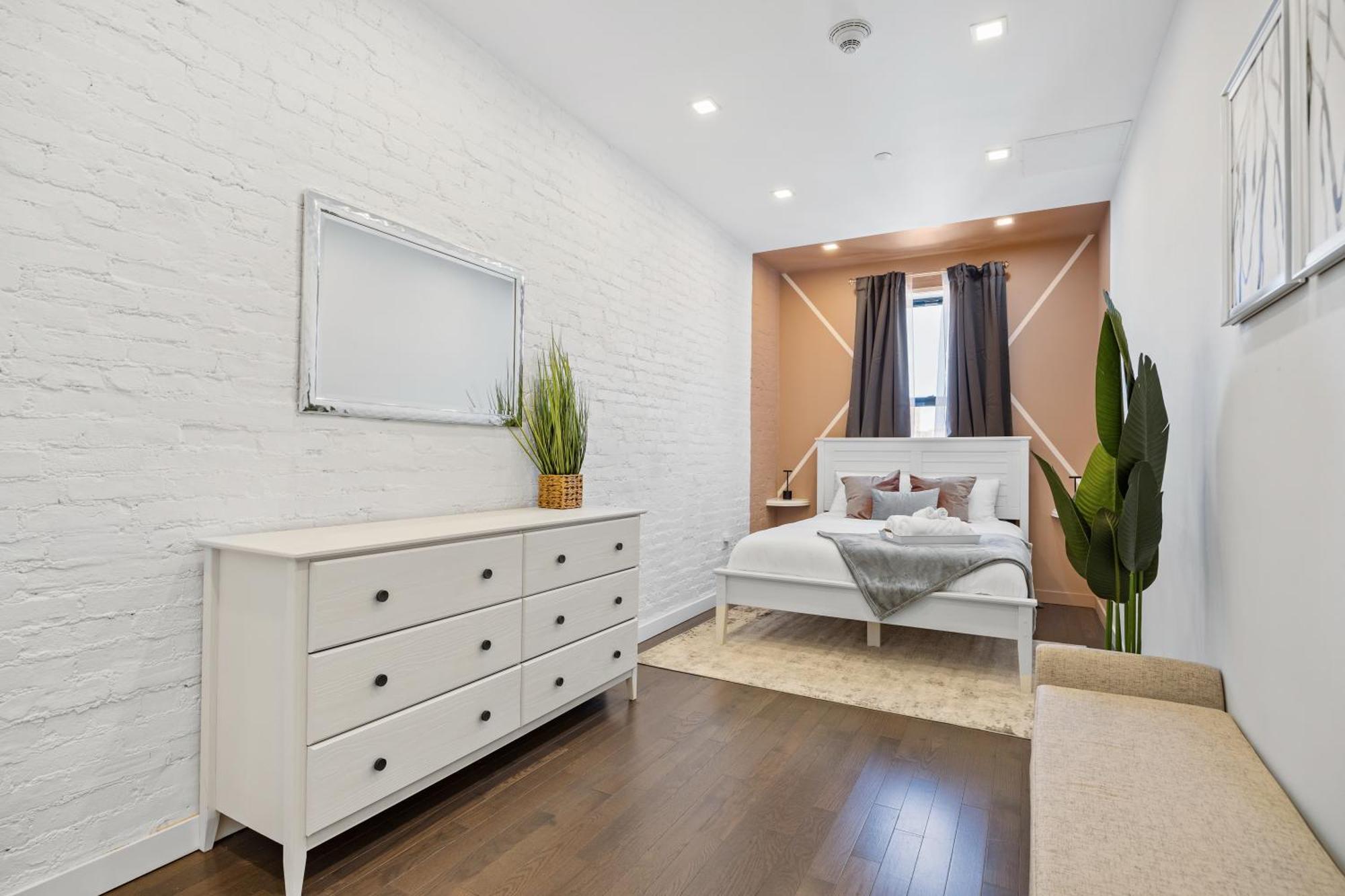 Swj544 - Spacious 5br With Chef's Kitchen