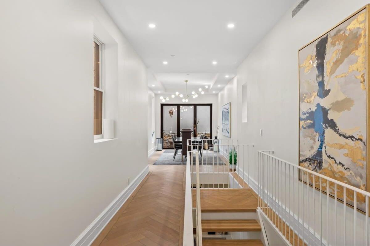 Ferienhaus Riverside By Rove Travel 7br Modern Townhouse *