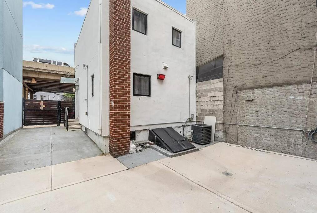 Free Parking - Sailor Moon Art Hse Williamsburg Ferienhaus *