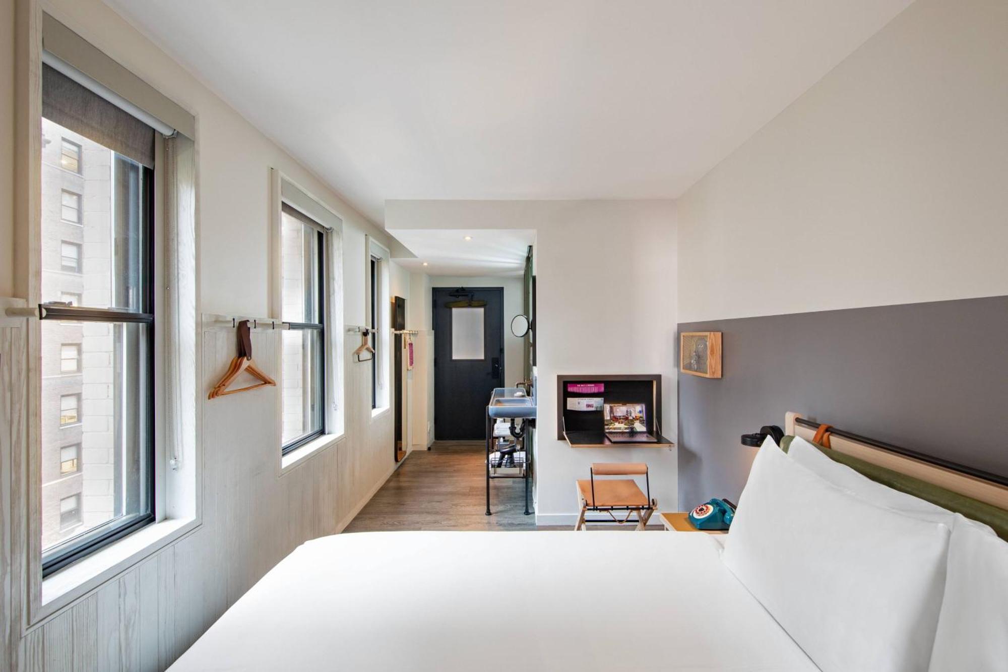 Moxy Nyc Times Square Hotel