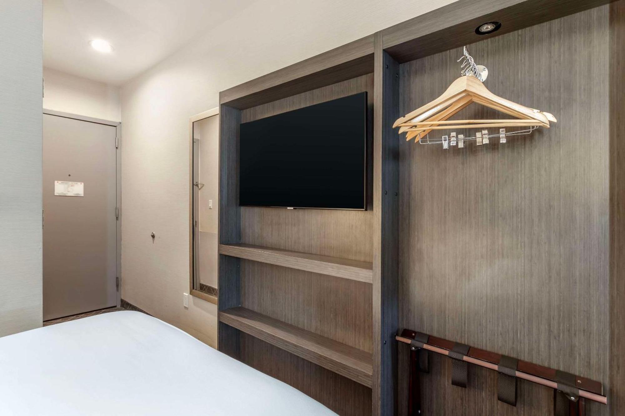 Times Square West Hotel, Bw Signature Collection Hotel New York