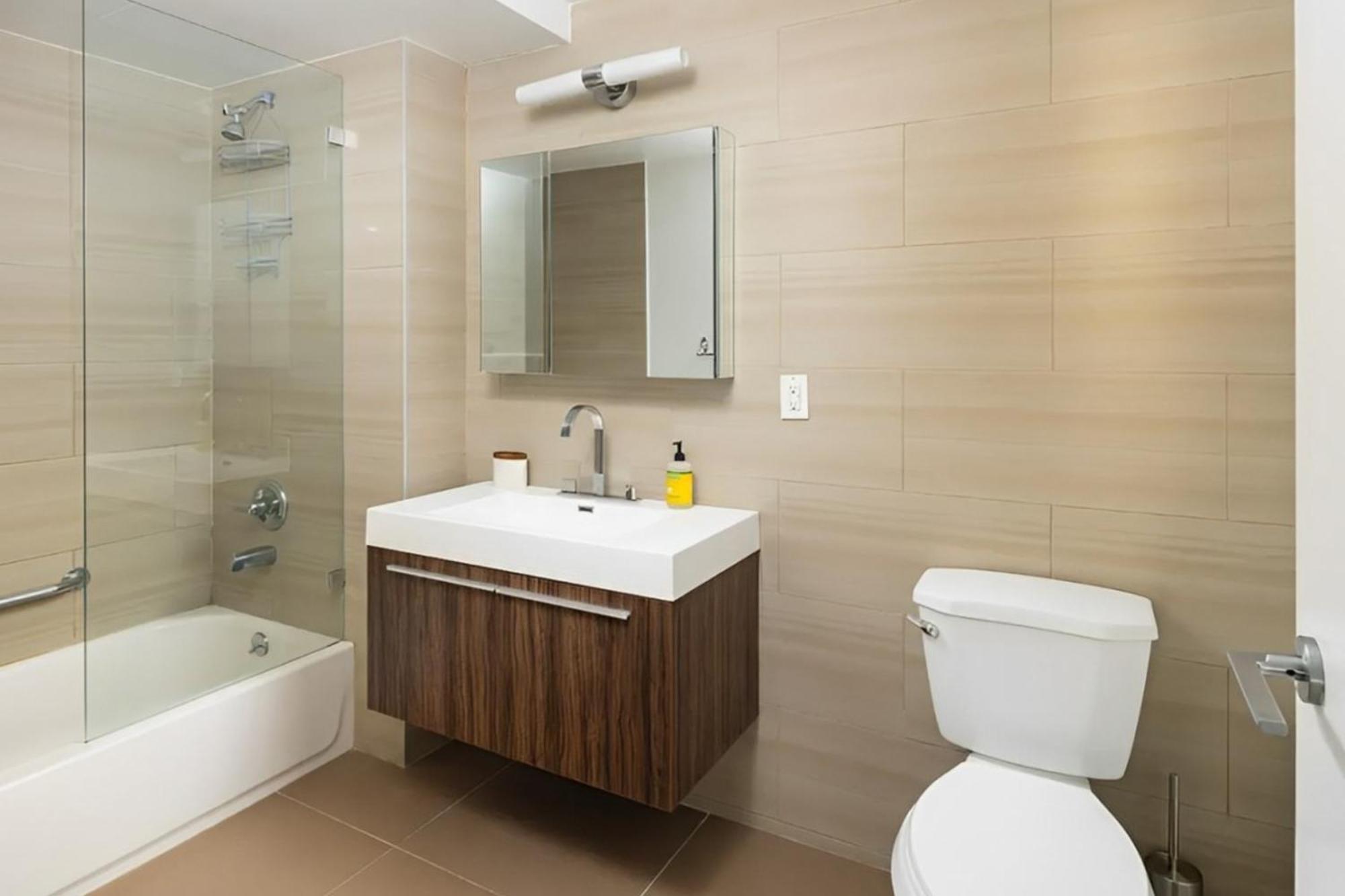 Large Upper East Side 1bd Elevator Rooftop Apartment New York