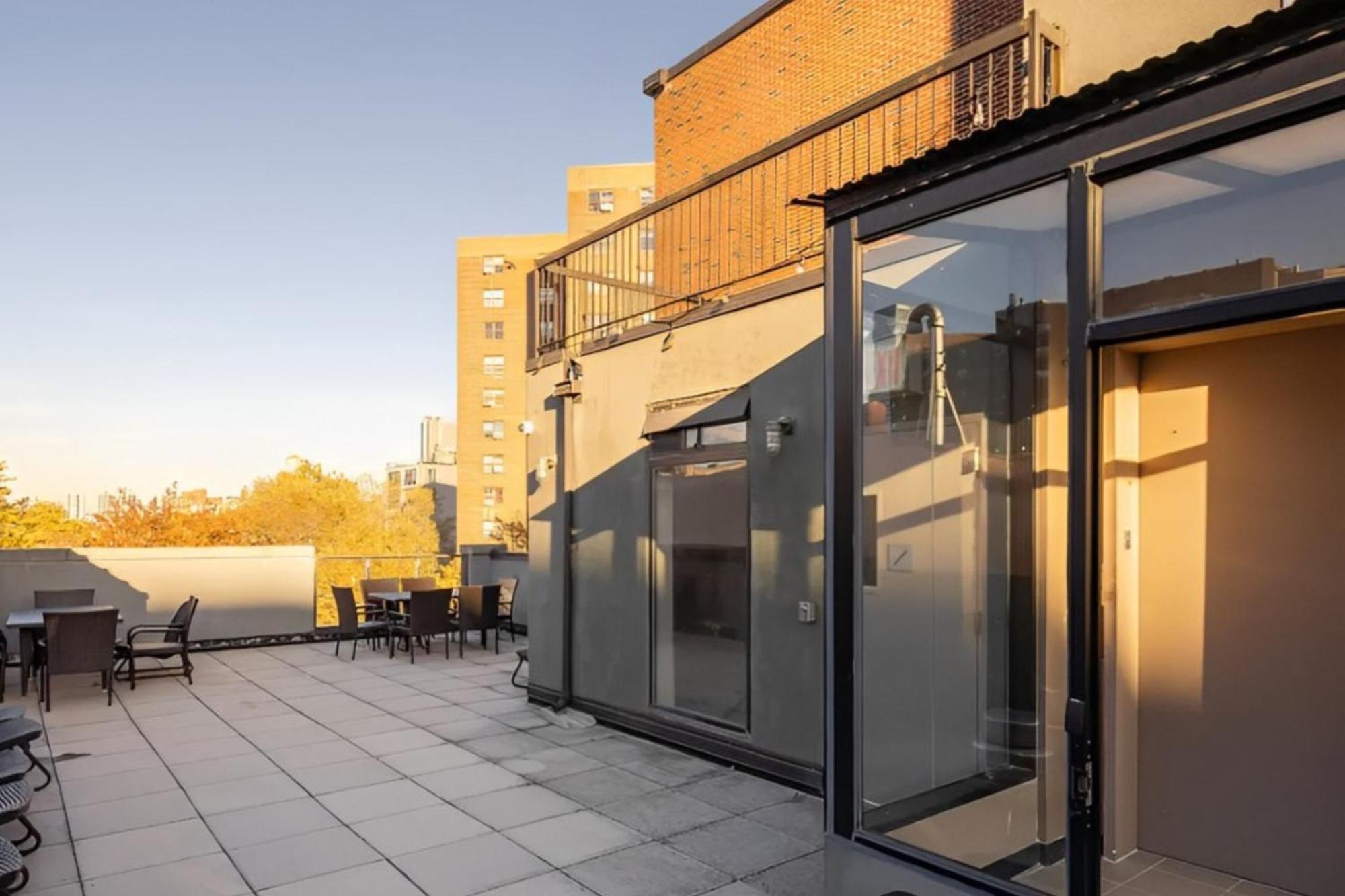 Large Upper East Side 1bd Elevator Rooftop Apartment *