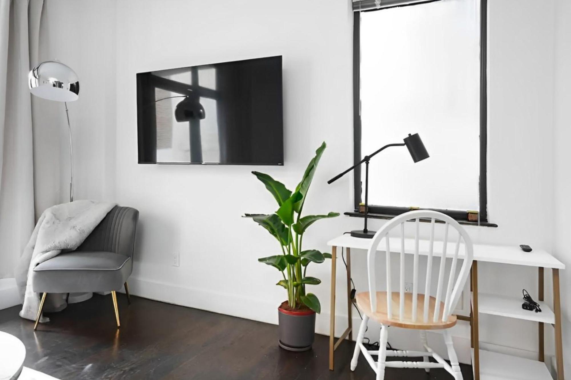 Large Upper East Side 1bd Elevator Rooftop New York