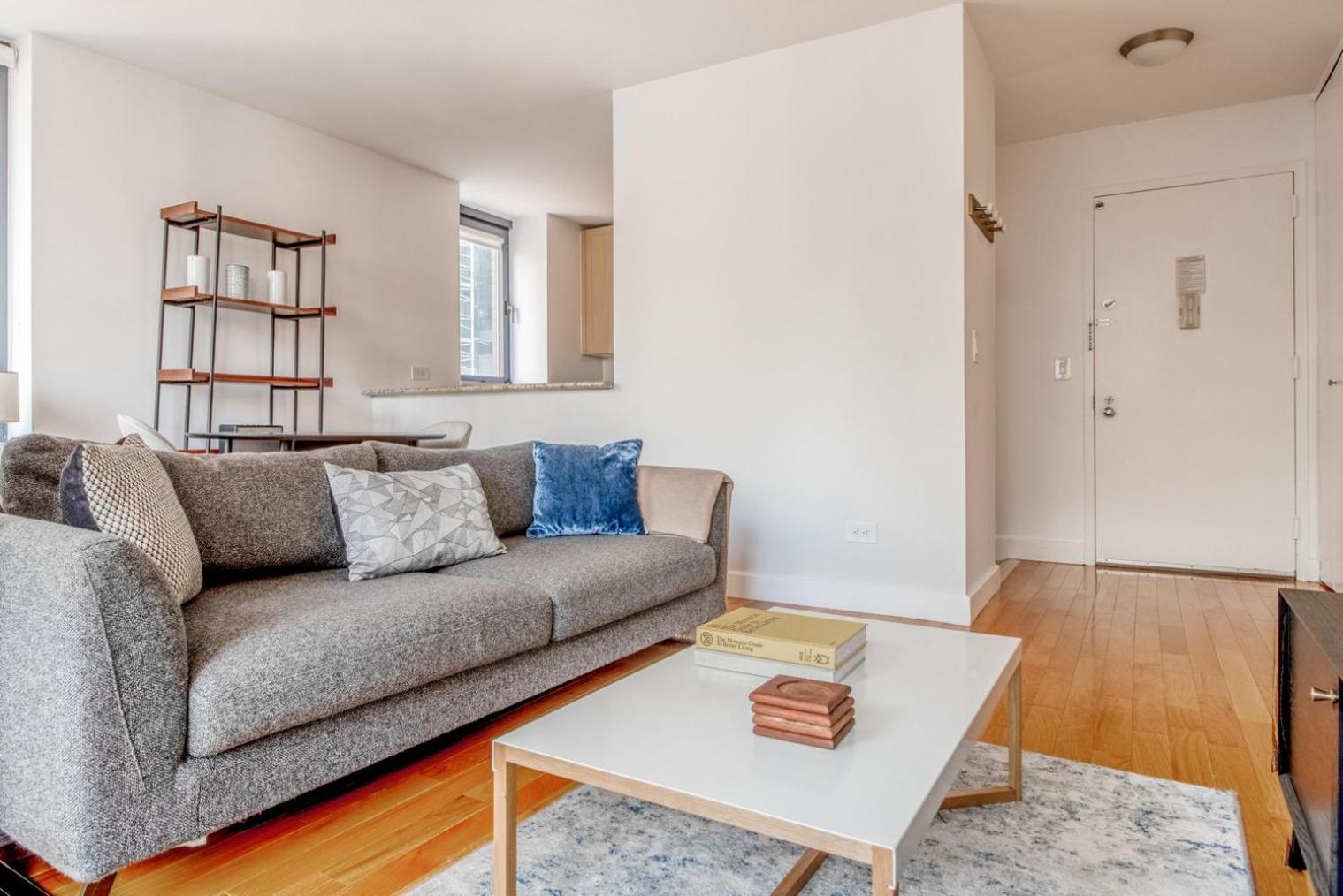 Midtown 1br W Doorman Gym Nr Times Square Nyc-1208 Appartement *