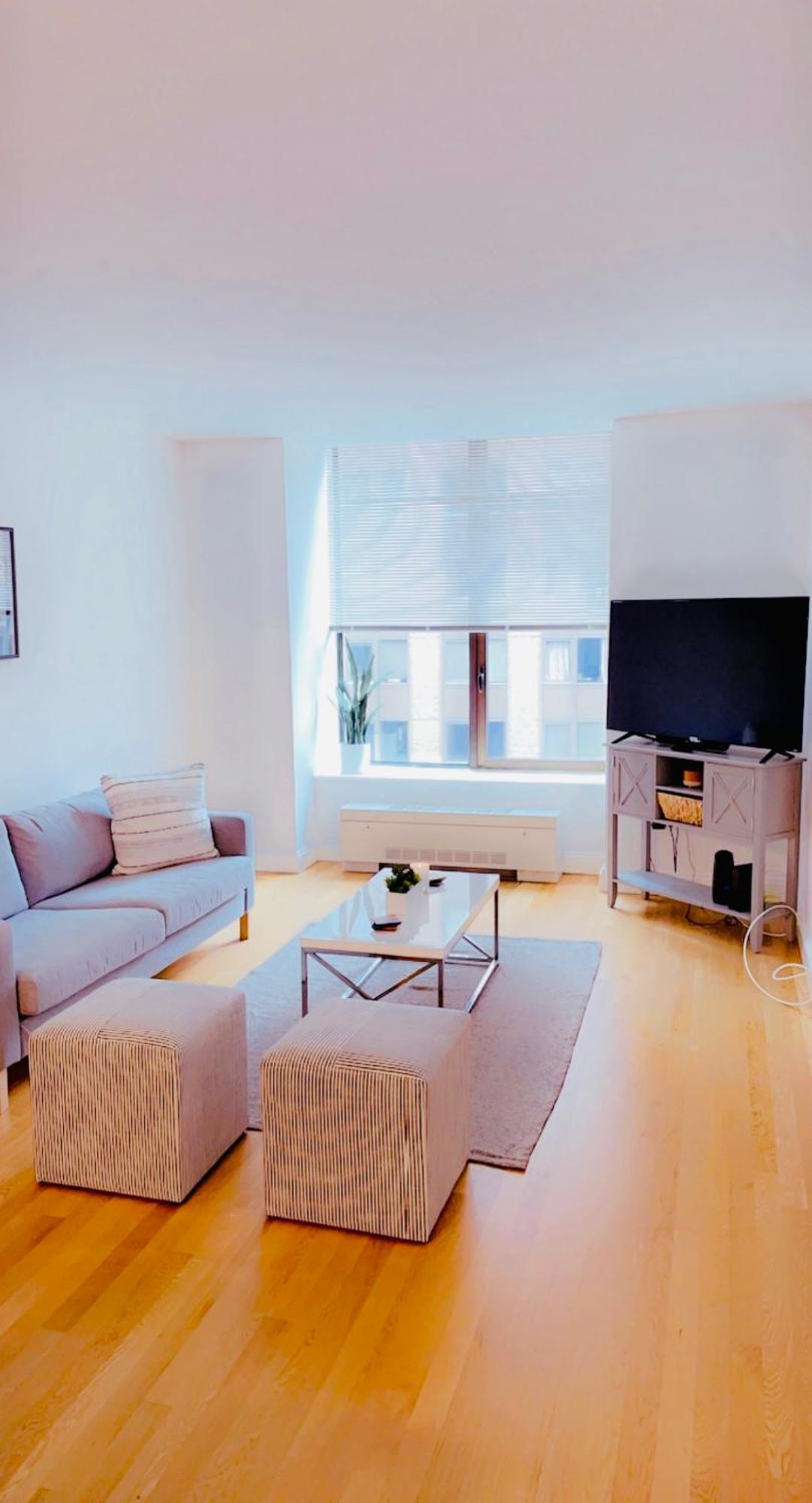 Hanover Square Apartment *