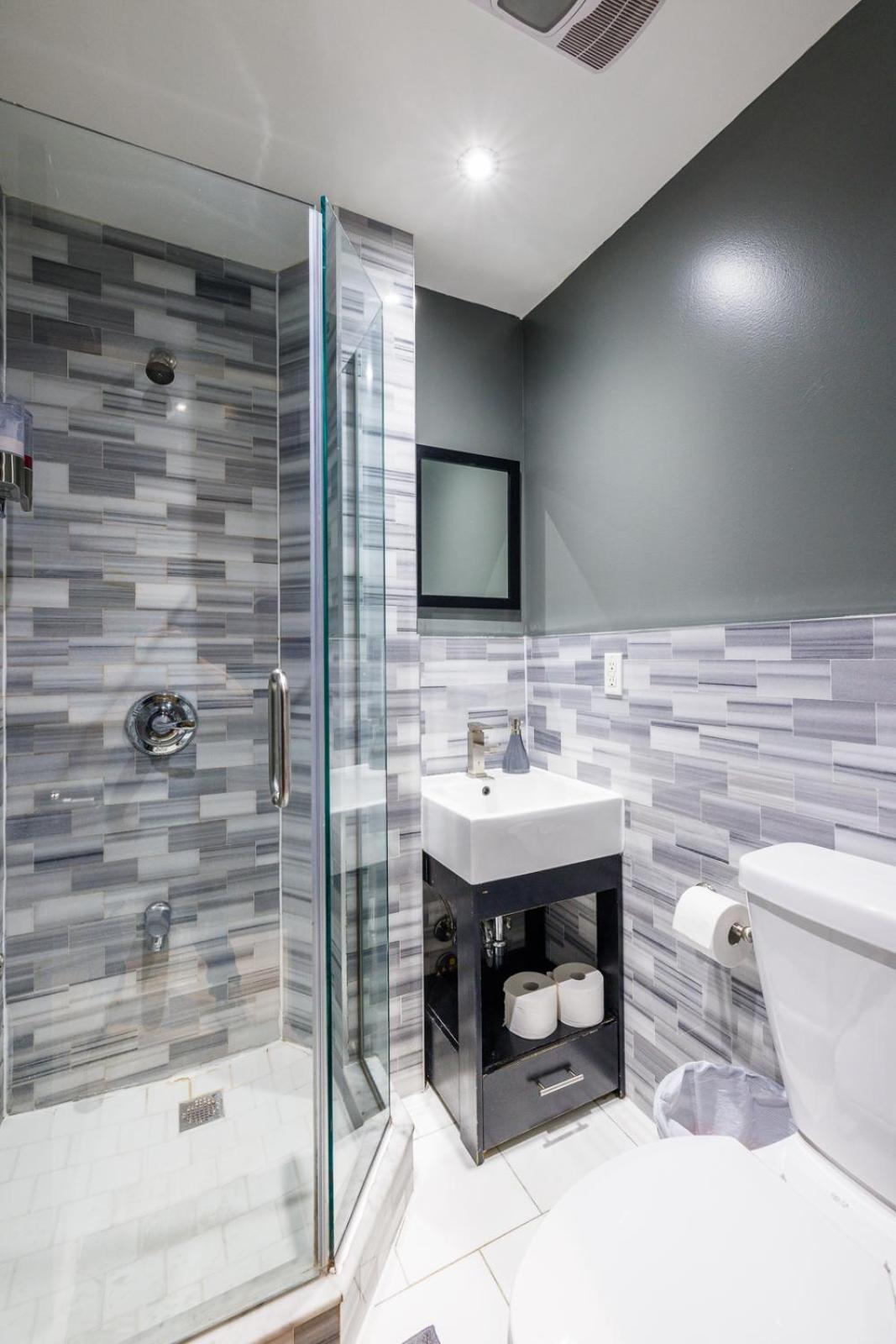 Uws Apartments For Group And Families Apartment *