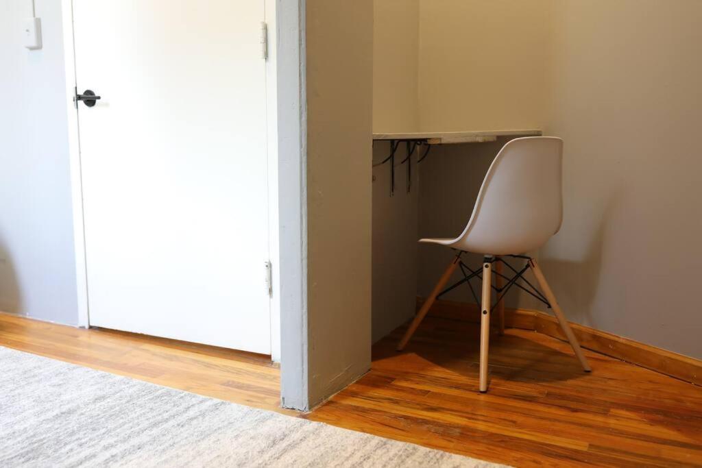 Beautiful & Massive 4 Bdr With Bonus Perks! Appartement *