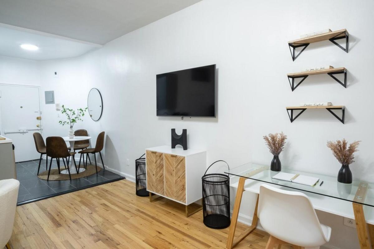 74-1a New In Prime Uws - Gym In Building *